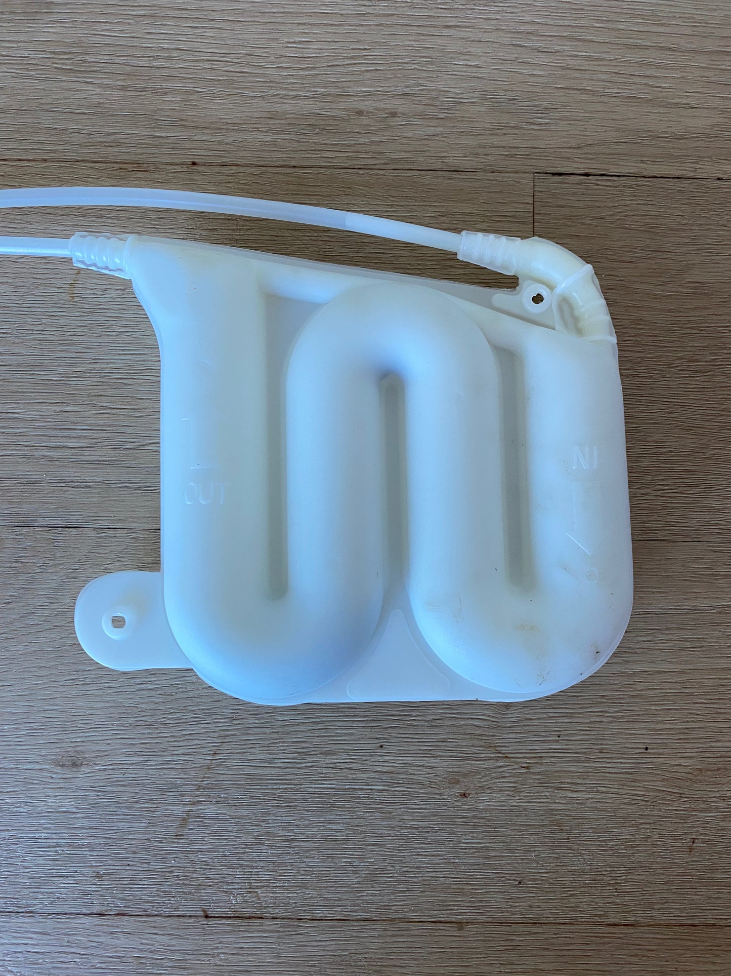 DA97-02650D DA97-02650E Samsung fridge water tank case reservoir assembly