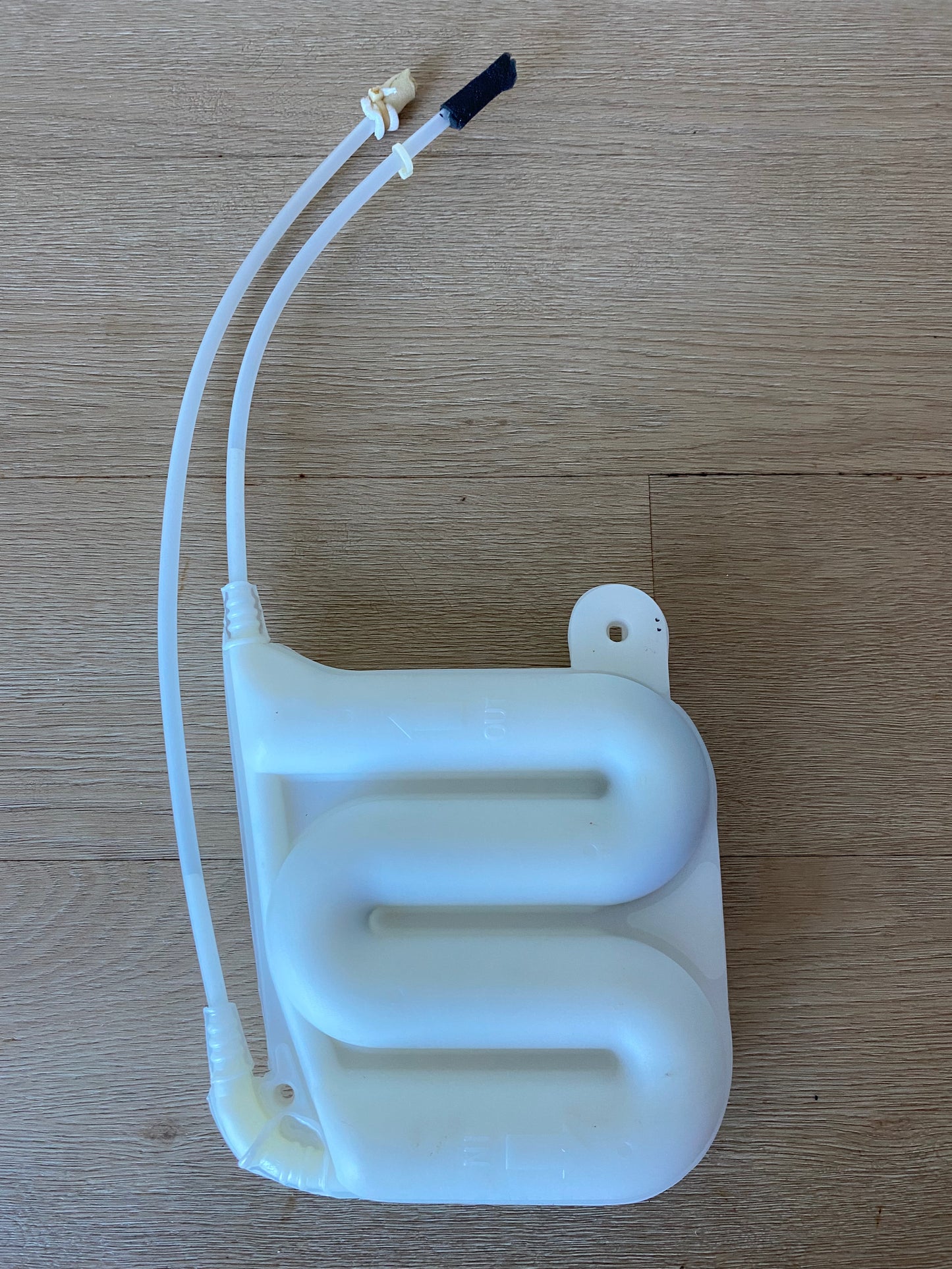 DA97-02650D DA97-02650E Samsung fridge water tank case reservoir assembly