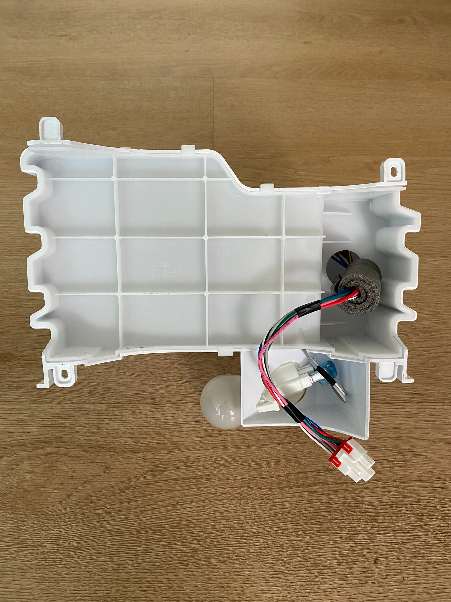 DA97-05068E Samsung Fridge Freezer ice maker bucket auger motor case assembly - LIGHT BULB