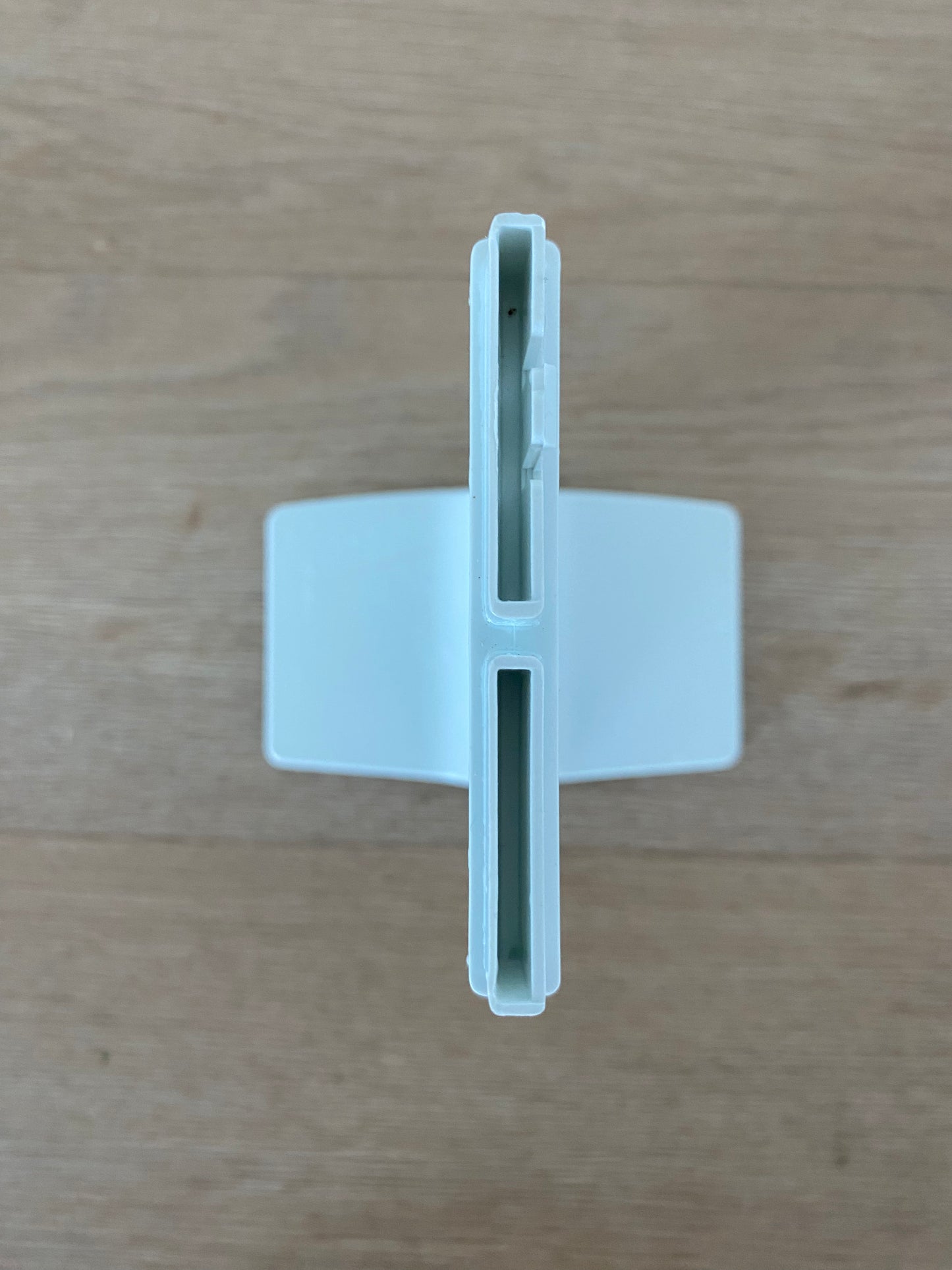 1451538 Electrolux Westinghouse fridge centre support leg