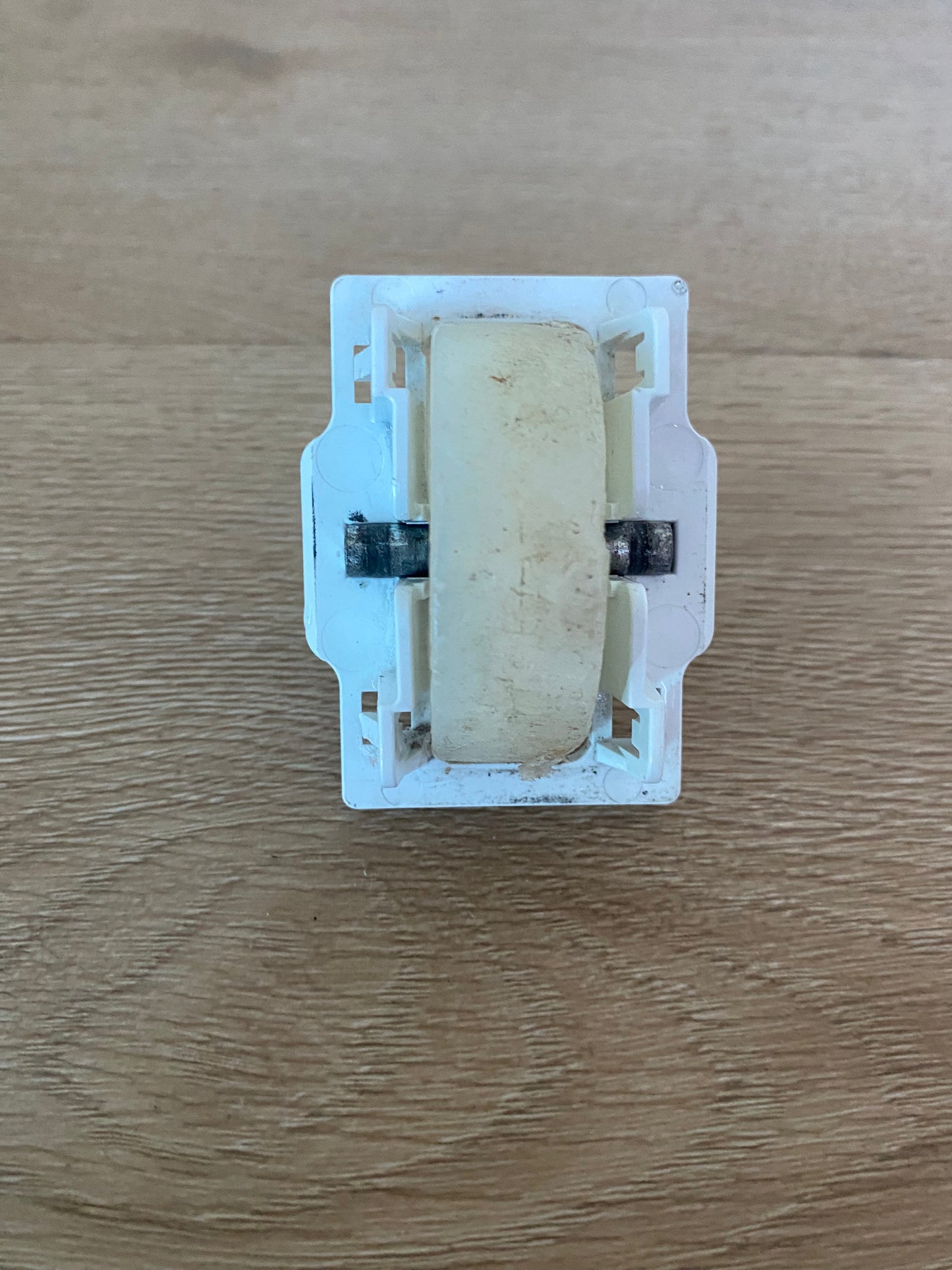 315090P 847316P Fisher & Paykel fridge freezer rear wheel roller kit