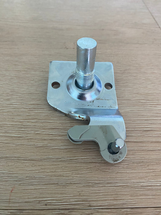 814691 817824 Fisher & Paykel fridge RHS RH right hand side lower bottom hinge base bracket assembly