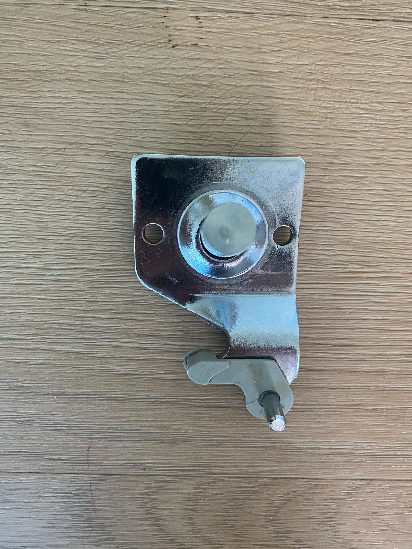 814691 817824 Fisher & Paykel fridge RHS RH right hand side lower bottom hinge base bracket assembly