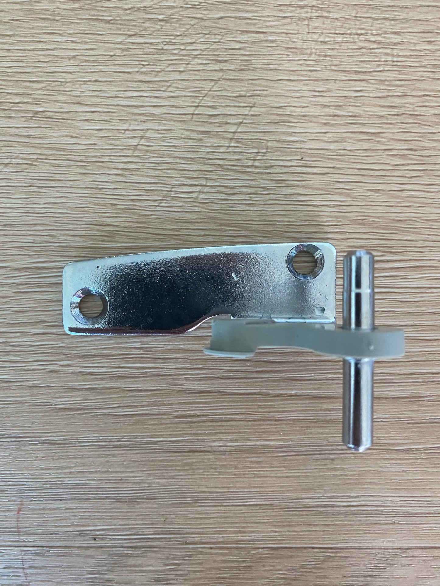 881283 881283P Fisher & Paykel fridge centre bracket RHS RH right hand side hinge