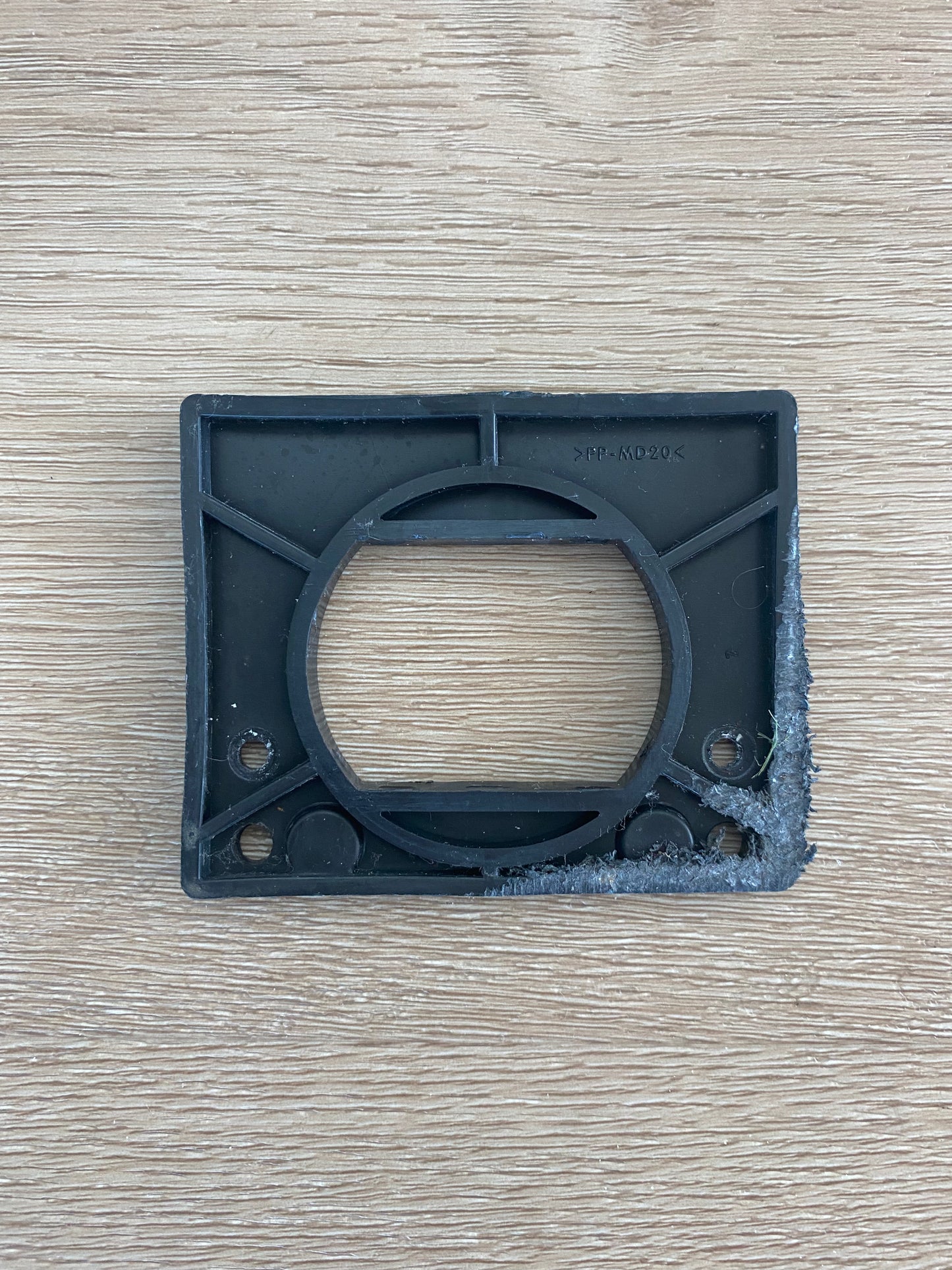 1441916 Electrolux Kelvinator Simpson Westinghouse fridge freezer strike side roller spacer