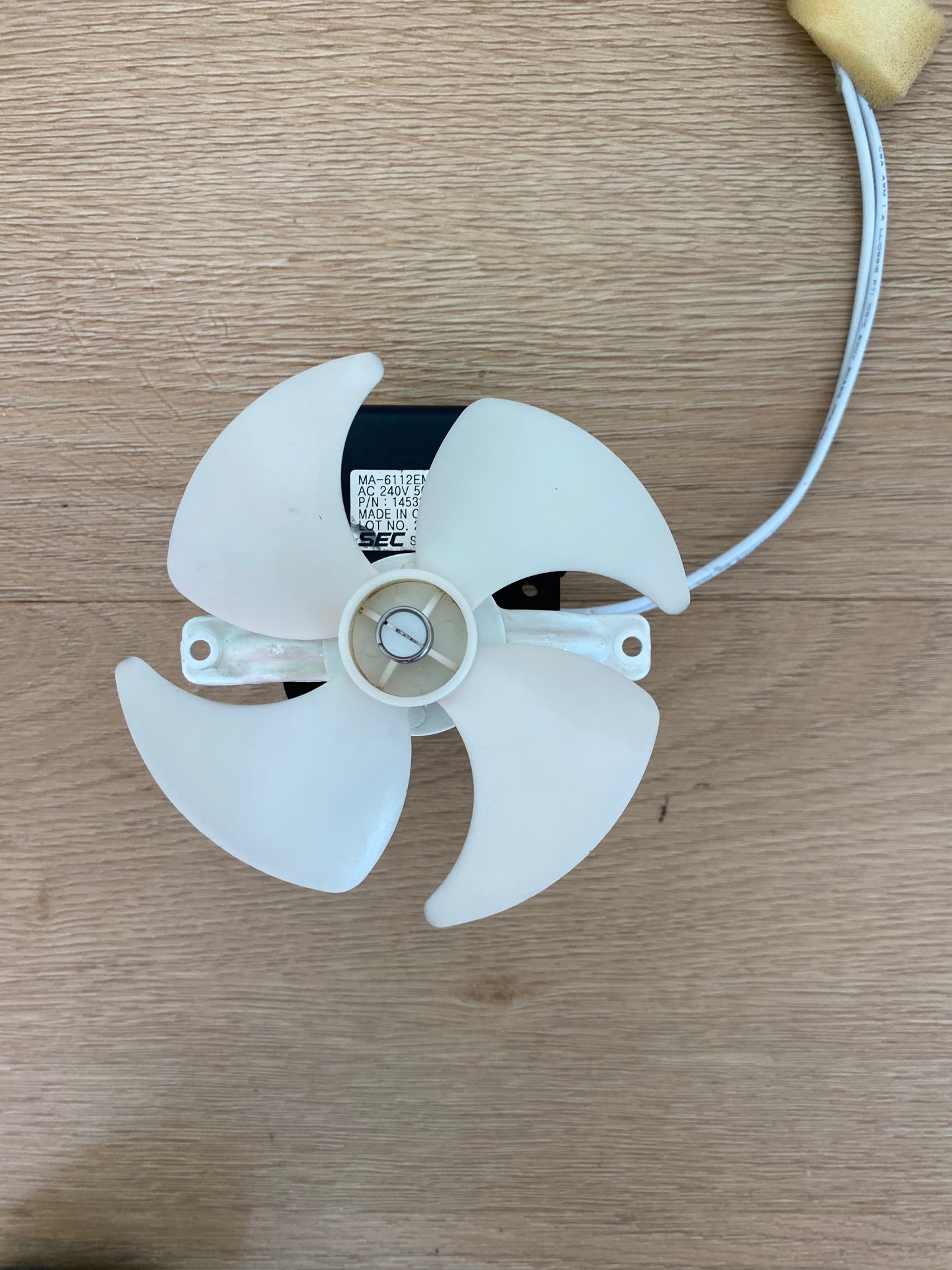 1441357 1448419 1449376 1450085 1453263 1458486 2265568 811973301 811973306 811973310 140071363042 Electrolux Kelvinator Simpson Westinghouse fridge FREEZER EVAPORATOR FAN MOTOR