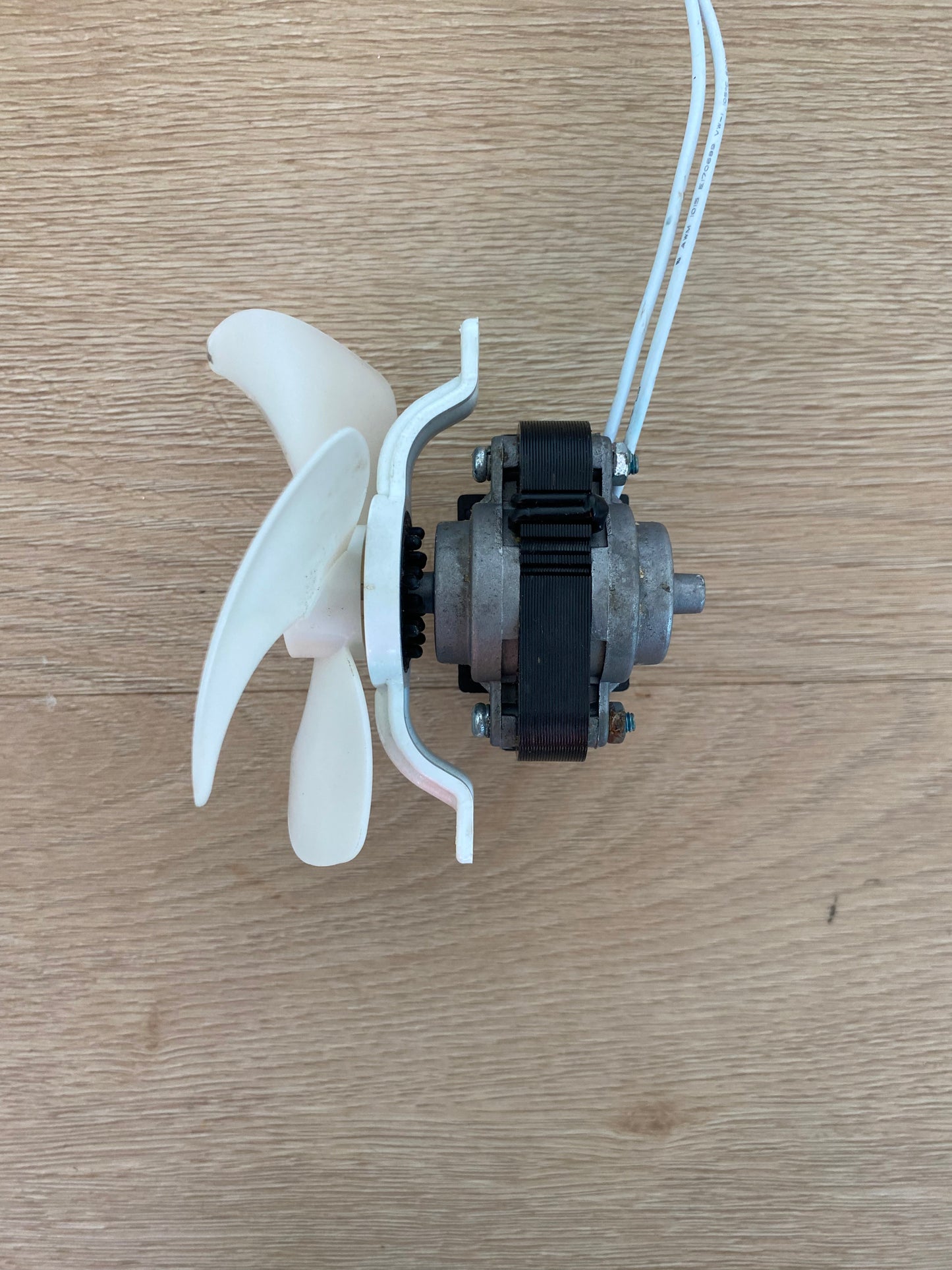 1441357 1448419 1449376 1450085 1453263 1458486 2265568 811973301 811973306 811973310 140071363042 Electrolux Kelvinator Simpson Westinghouse fridge FREEZER EVAPORATOR FAN MOTOR