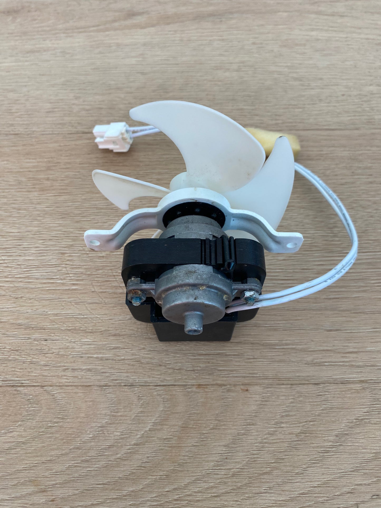 1441357 1448419 1449376 1450085 1453263 1458486 2265568 811973301 811973306 811973310 140071363042 Electrolux Kelvinator Simpson Westinghouse fridge FREEZER EVAPORATOR FAN MOTOR