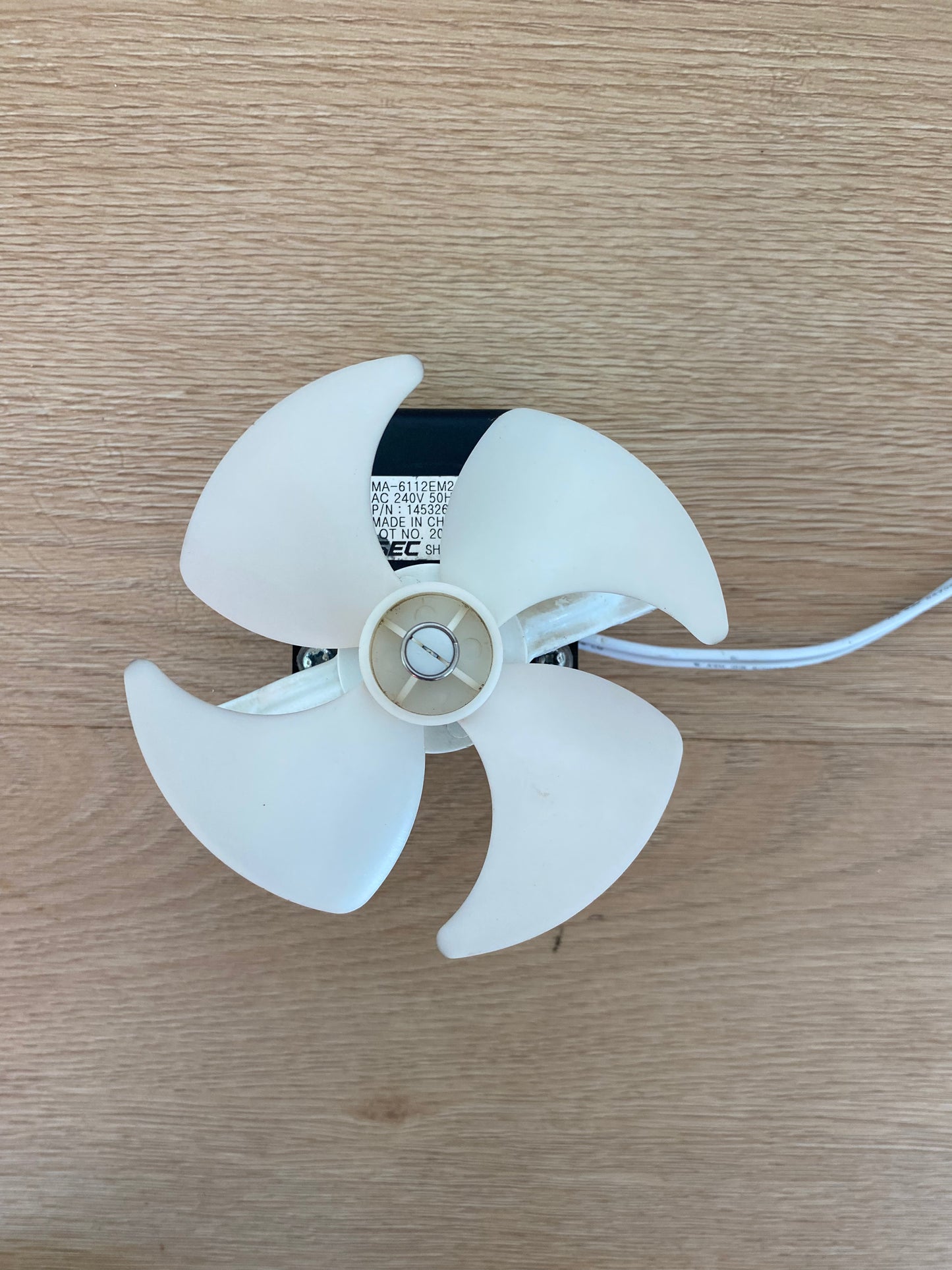 1441357 1448419 1449376 1450085 1453263 1458486 2265568 811973301 811973306 811973310 140071363042 Electrolux Kelvinator Simpson Westinghouse fridge FREEZER EVAPORATOR FAN MOTOR