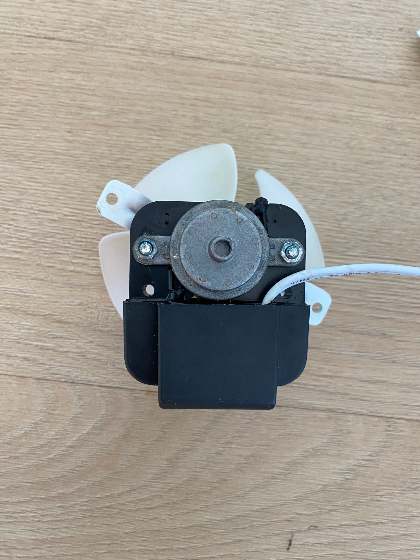 1441357 1448419 1449376 1450085 1453263 1458486 2265568 811973301 811973306 811973310 140071363042 Electrolux Kelvinator Simpson Westinghouse fridge FREEZER EVAPORATOR FAN MOTOR