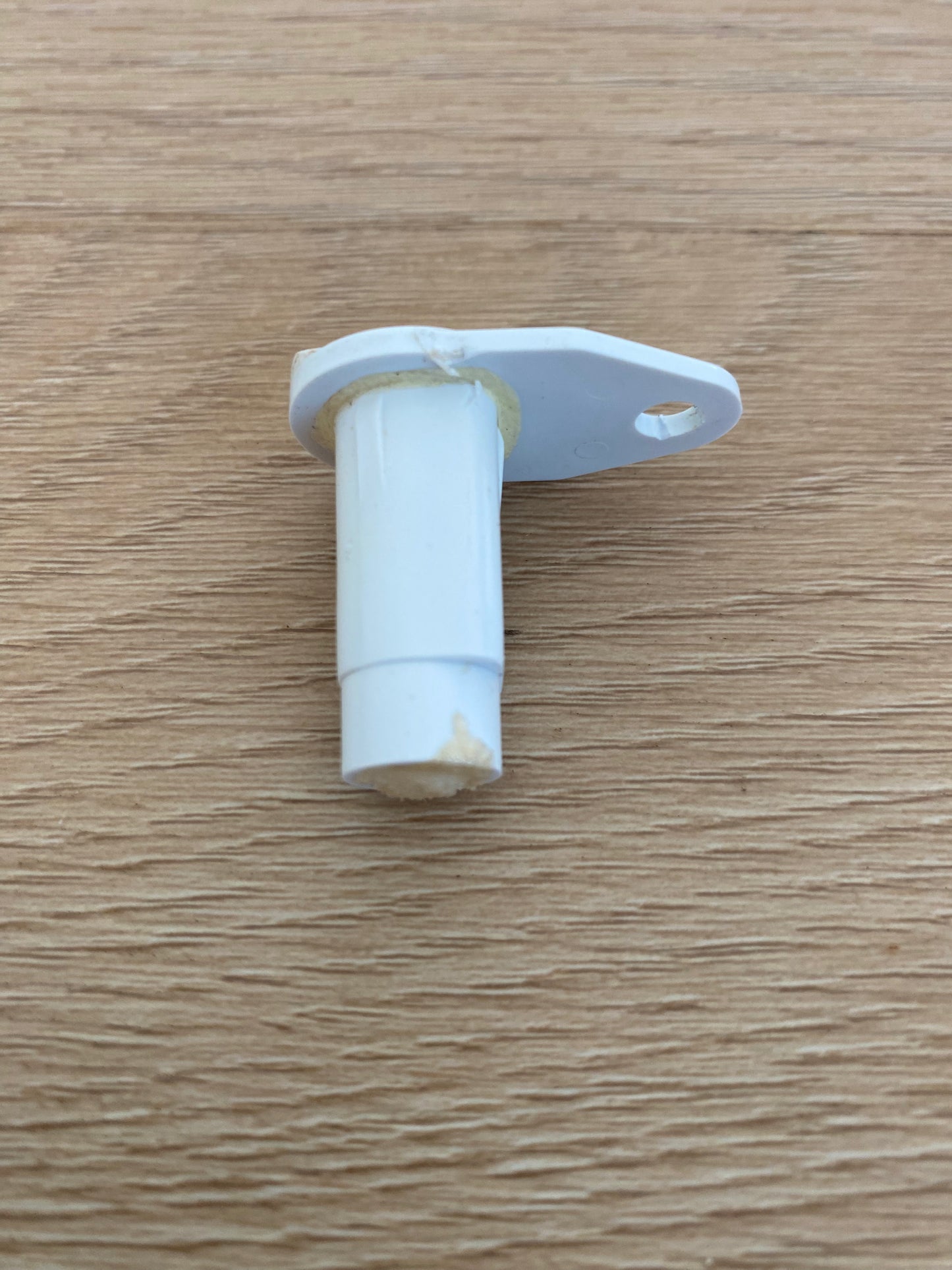 1442282 1443580 4055727491 Electrolux Kelvinator Simpson Westinghouse fridge freezer door hinge CLOSED thimble