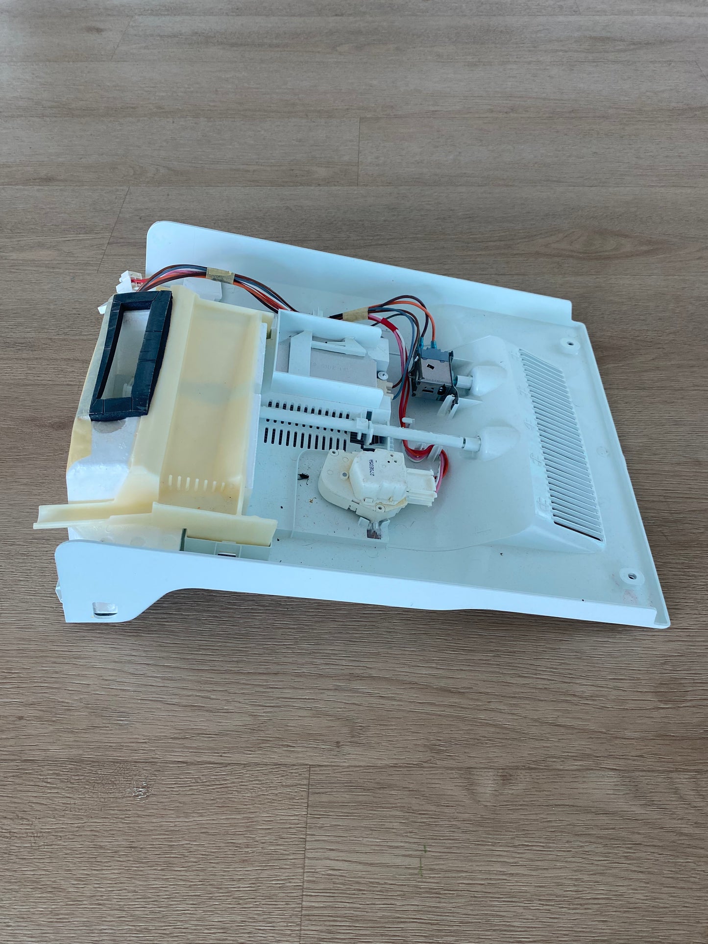 1453538 1454447 Electrolux Kelvinator Simpson Westinghouse top mount fridge freezer control housing