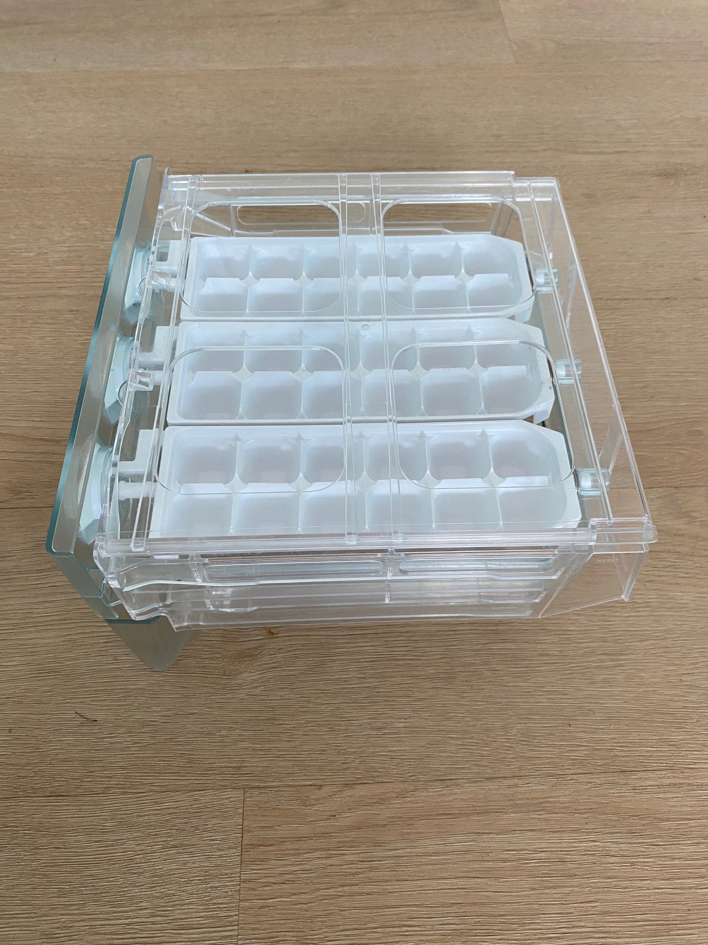 1451578 Electrolux Westinghouse fridge freezer ice maker assembly assy