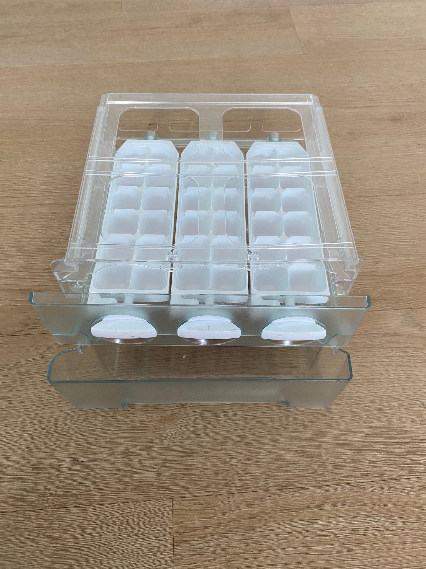 1451578 Electrolux Westinghouse fridge freezer ice maker assembly assy