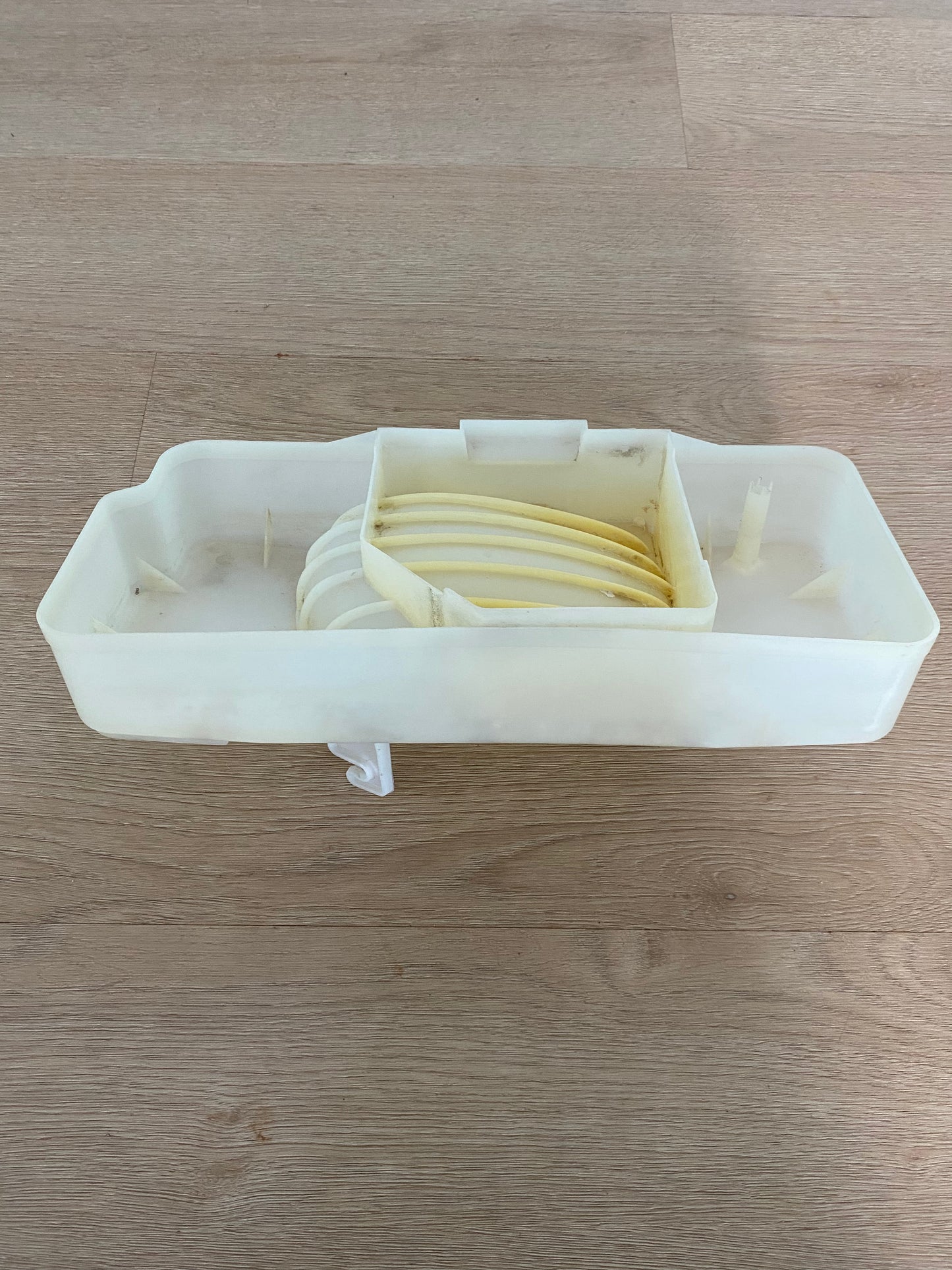 1447234 50284928004 Electrolux Kelvinator Simpson Westinghouse fridge freezer drain pan