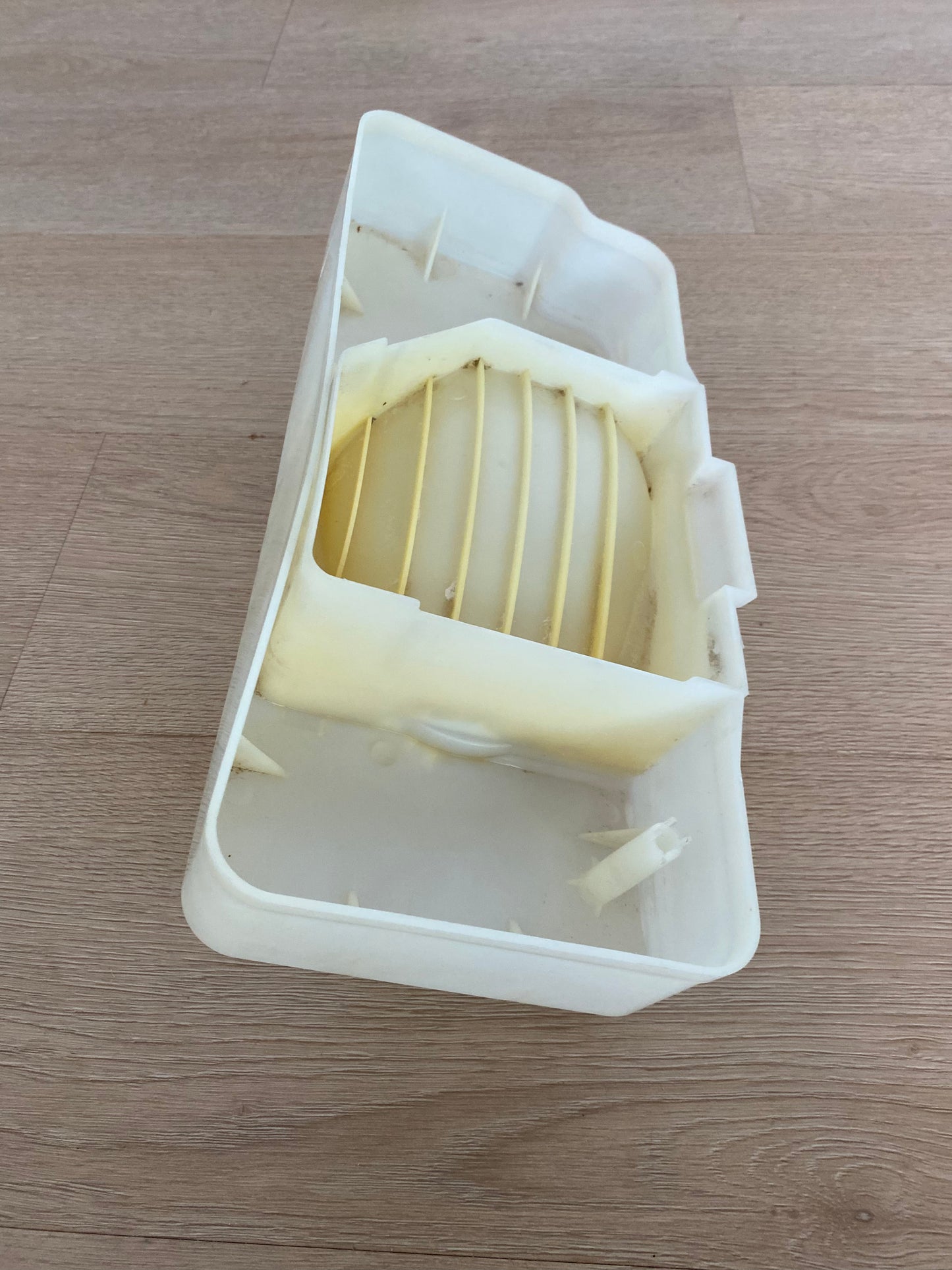 1447234 50284928004 Electrolux Kelvinator Simpson Westinghouse fridge freezer drain pan