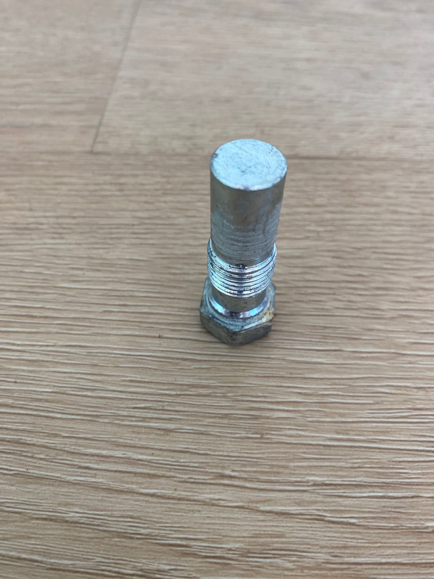 880959 817824 Fisher & Paykel fridge freezer bottom hinge bracket bolt blind end