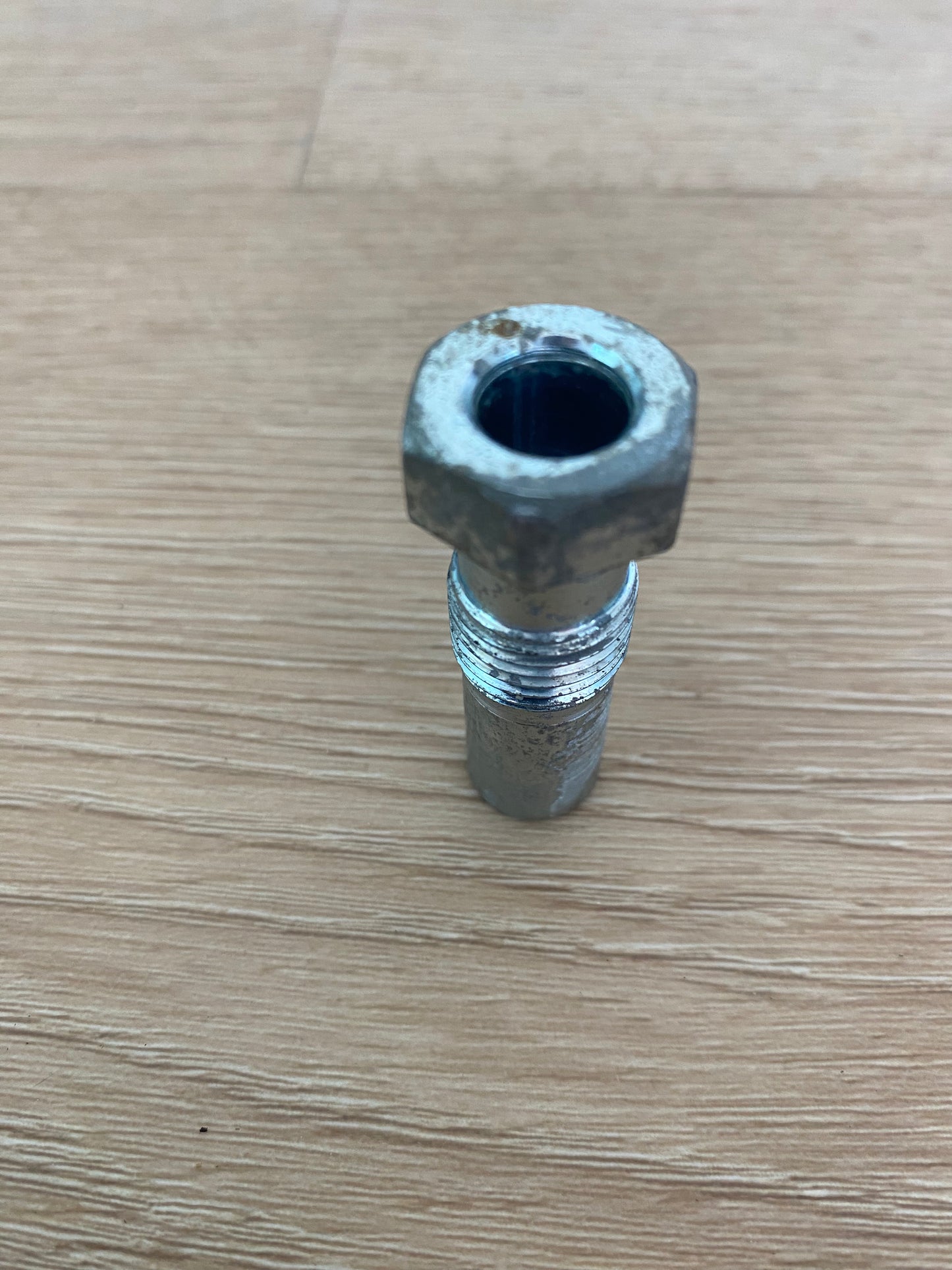 880959 817824 Fisher & Paykel fridge freezer bottom hinge bracket bolt blind end