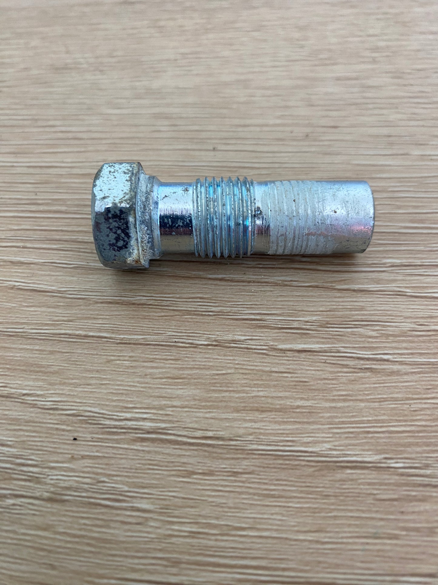 880959 817824 Fisher & Paykel fridge freezer bottom hinge bracket bolt blind end