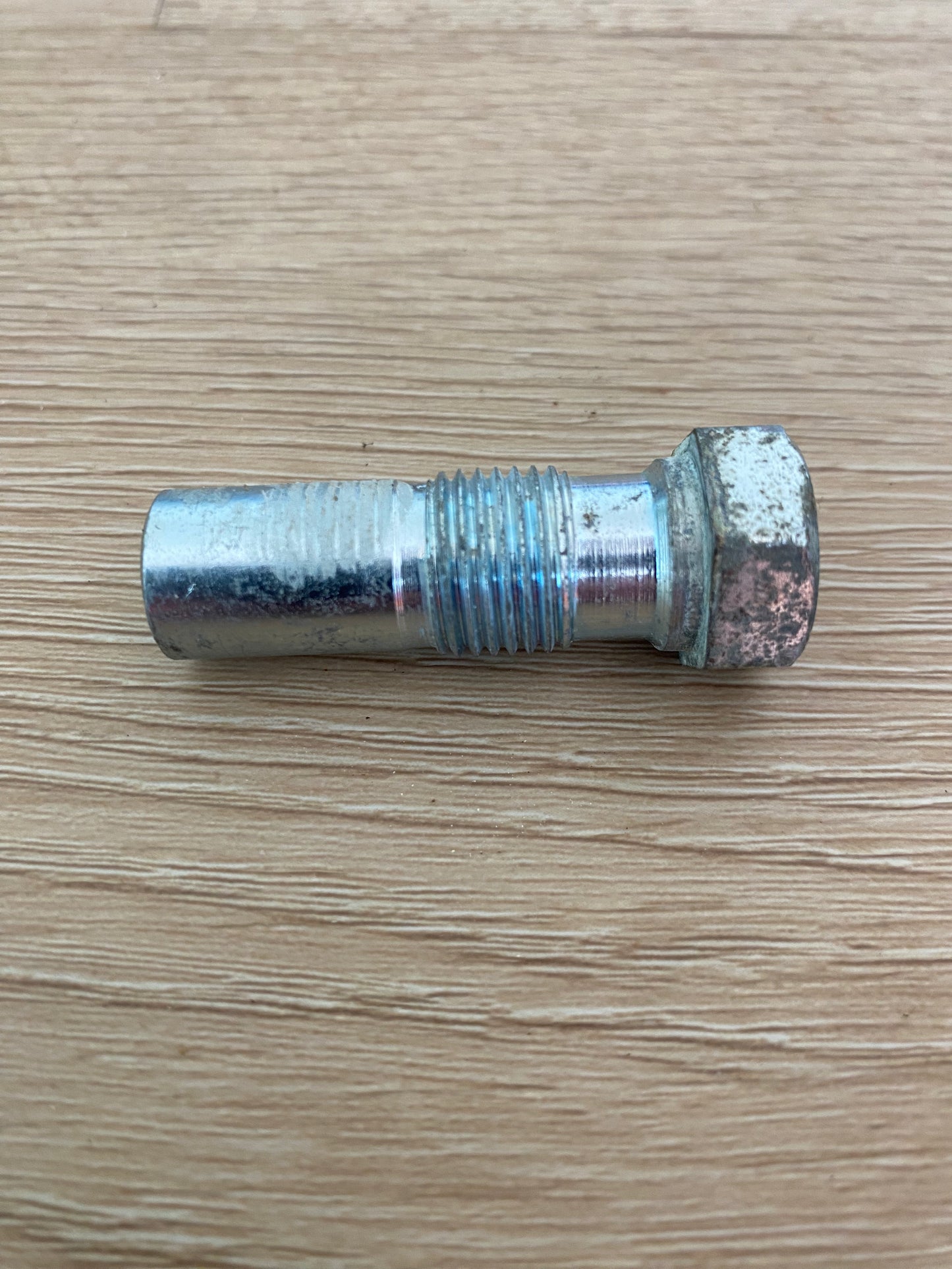 880959 817824 Fisher & Paykel fridge freezer bottom hinge bracket bolt blind end