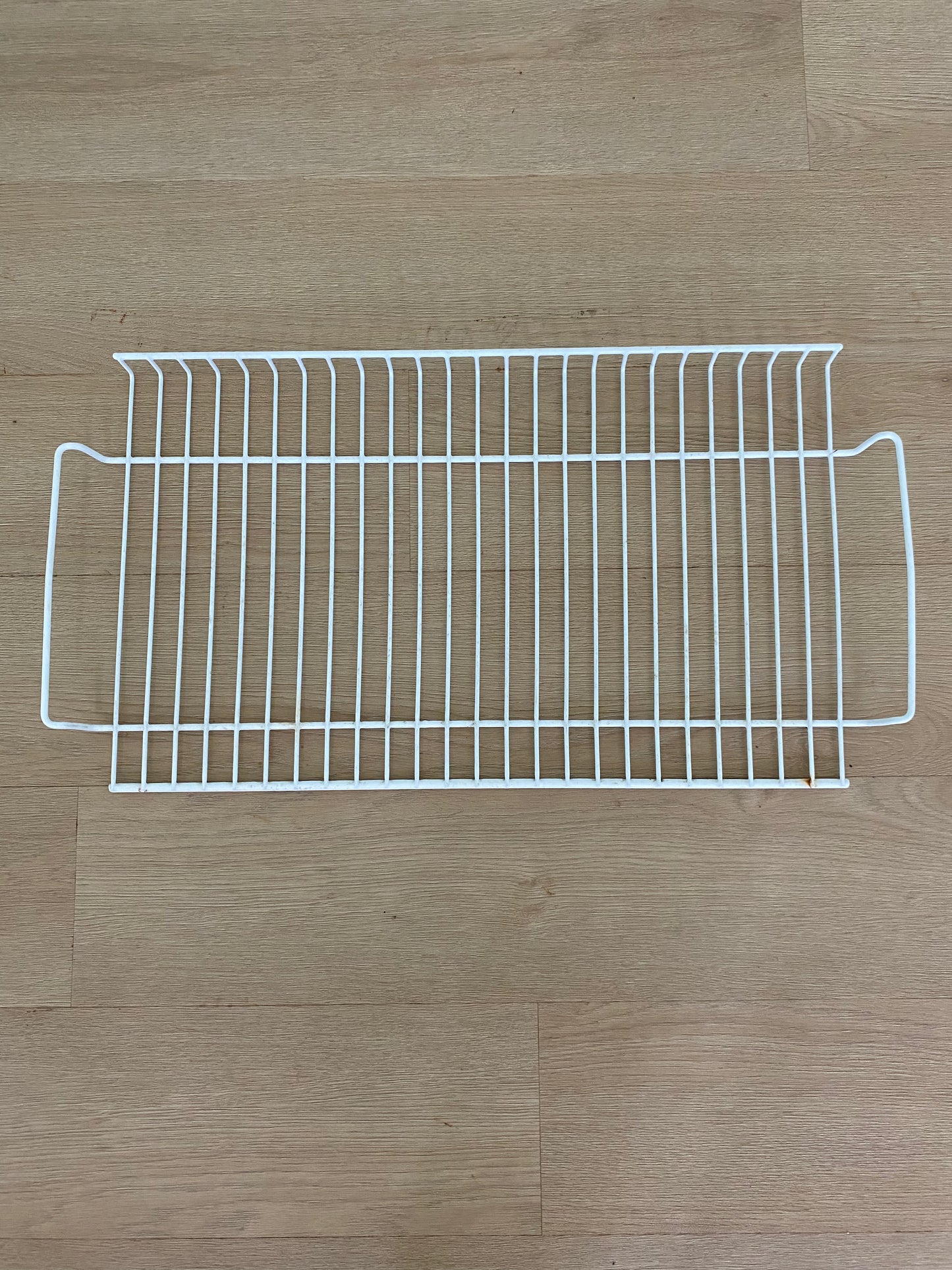 884254 Fisher & Paykel fridge freezer wire shelf FITS 790mm cabinets E522B