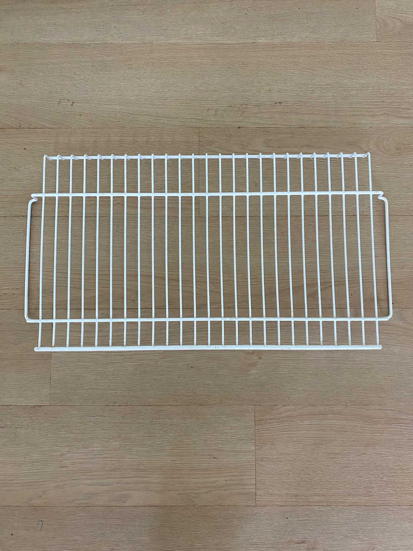 884254 Fisher & Paykel fridge freezer wire shelf FITS 790mm cabinets E522B