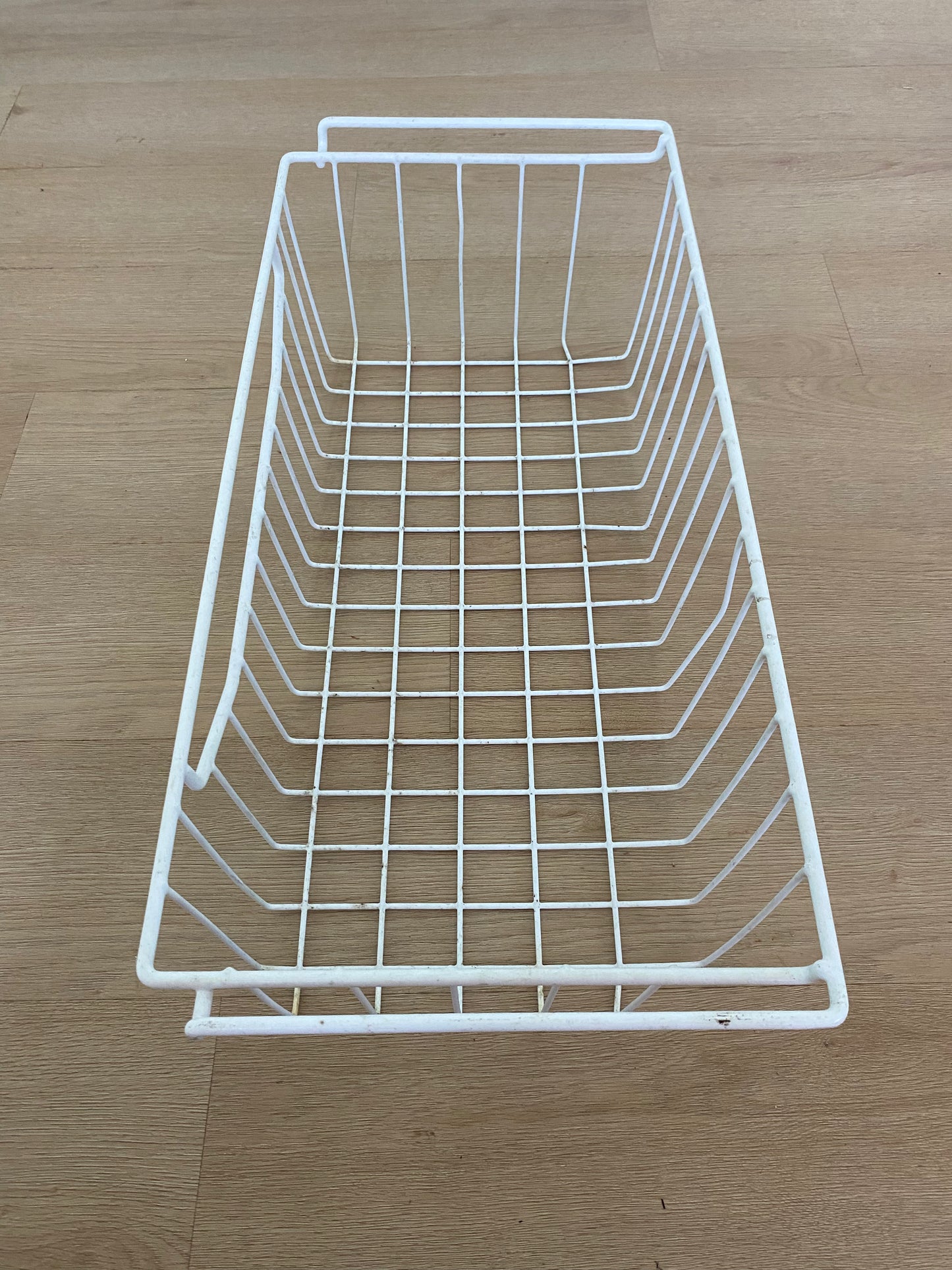 877933 Fisher & Paykel fridge FREEZER LOWER BOTTOM WIRE BASKET plasticised fits E522B 790mm cabinets