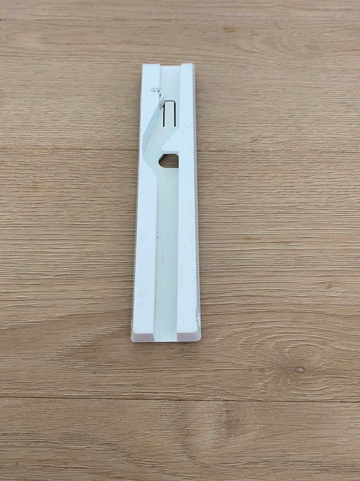 1443825 Electrolux Kelvinator Simpson Westinghouse fridge freezer LH LHS left hand side single runner assembly assy