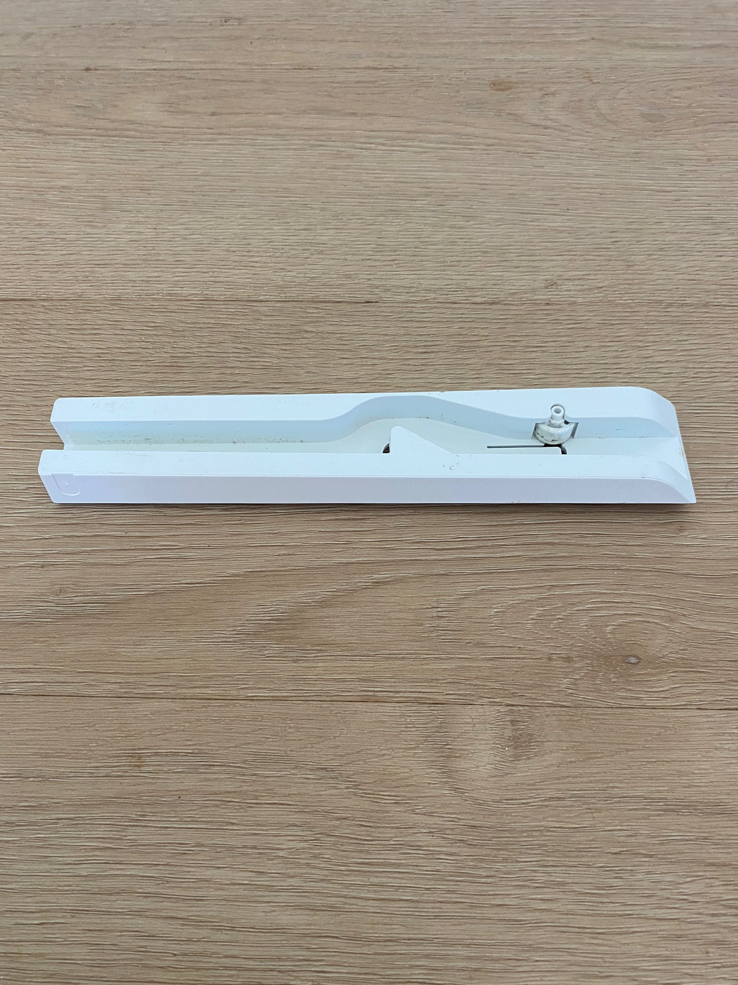 1443825 Electrolux Kelvinator Simpson Westinghouse fridge freezer LH LHS left hand side single runner assembly assy