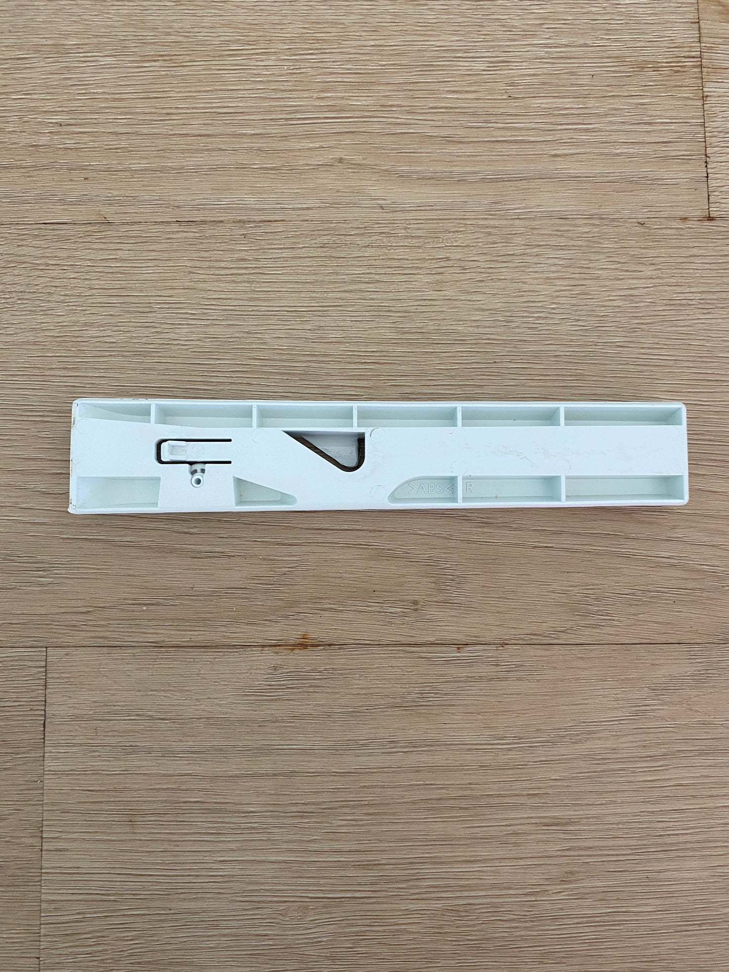 1443824 Electrolux Kelvinator Simpson Westinghouse fridge freezer RH RHS right hand side single runner assembly assy