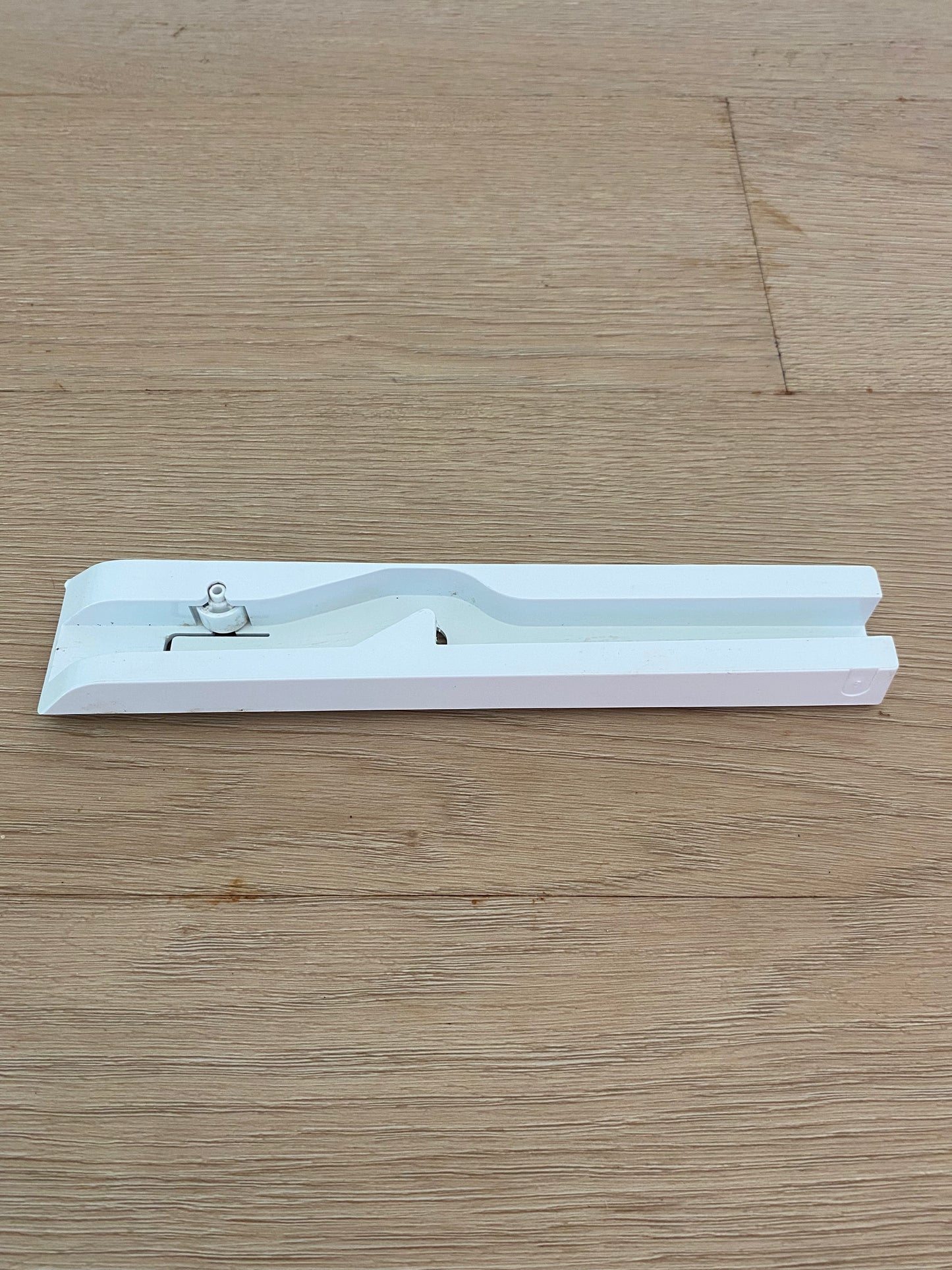 1443824 Electrolux Kelvinator Simpson Westinghouse fridge freezer RH RHS right hand side single runner assembly assy