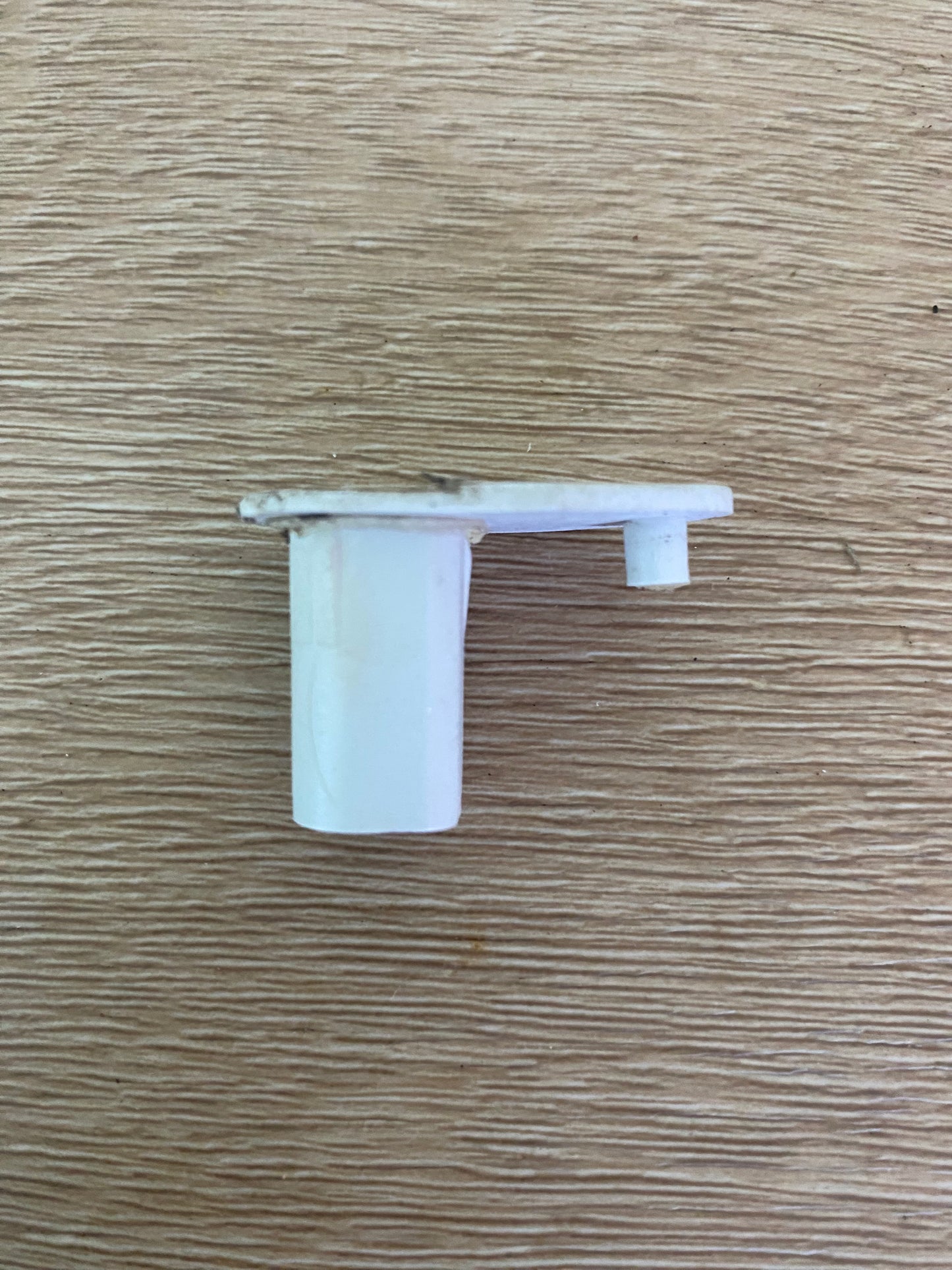 1443581 Electrolux Kelvinator Simpson Westinghouse fridge freezer door hinge OPEN thimble filler assy