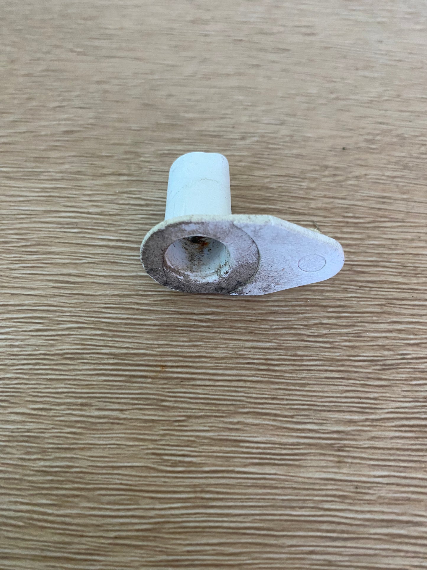 1443581 Electrolux Kelvinator Simpson Westinghouse fridge freezer door hinge OPEN thimble filler assy