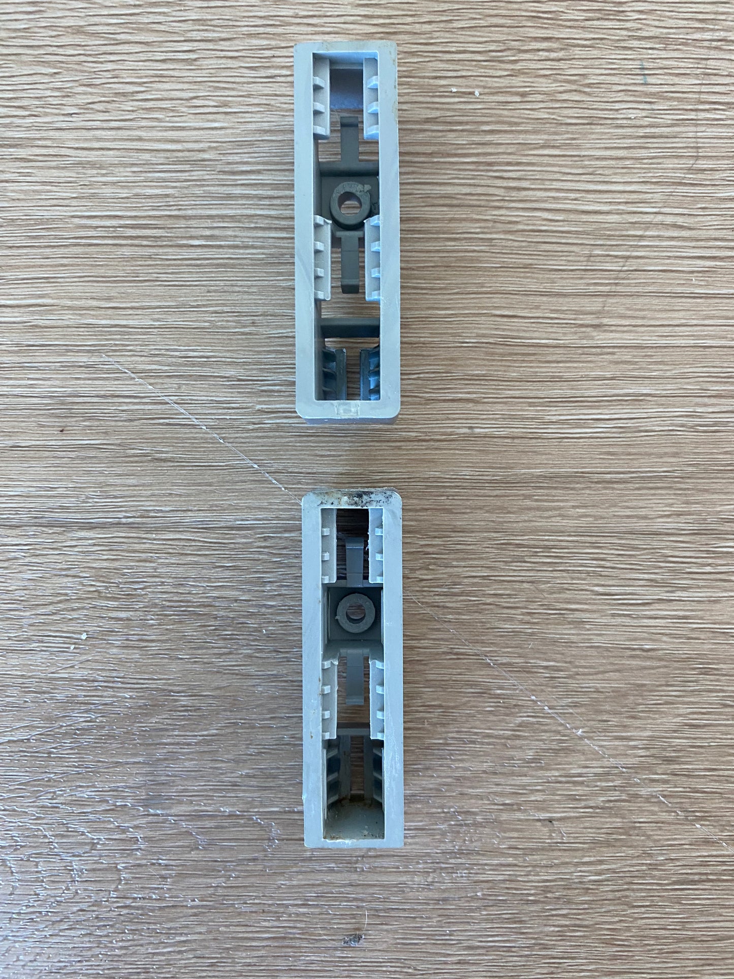 1457893 1458383 4055725446 Westinghouse fridge freezer door handle pedestal bracket mount attachment WHE5100 WHE5160