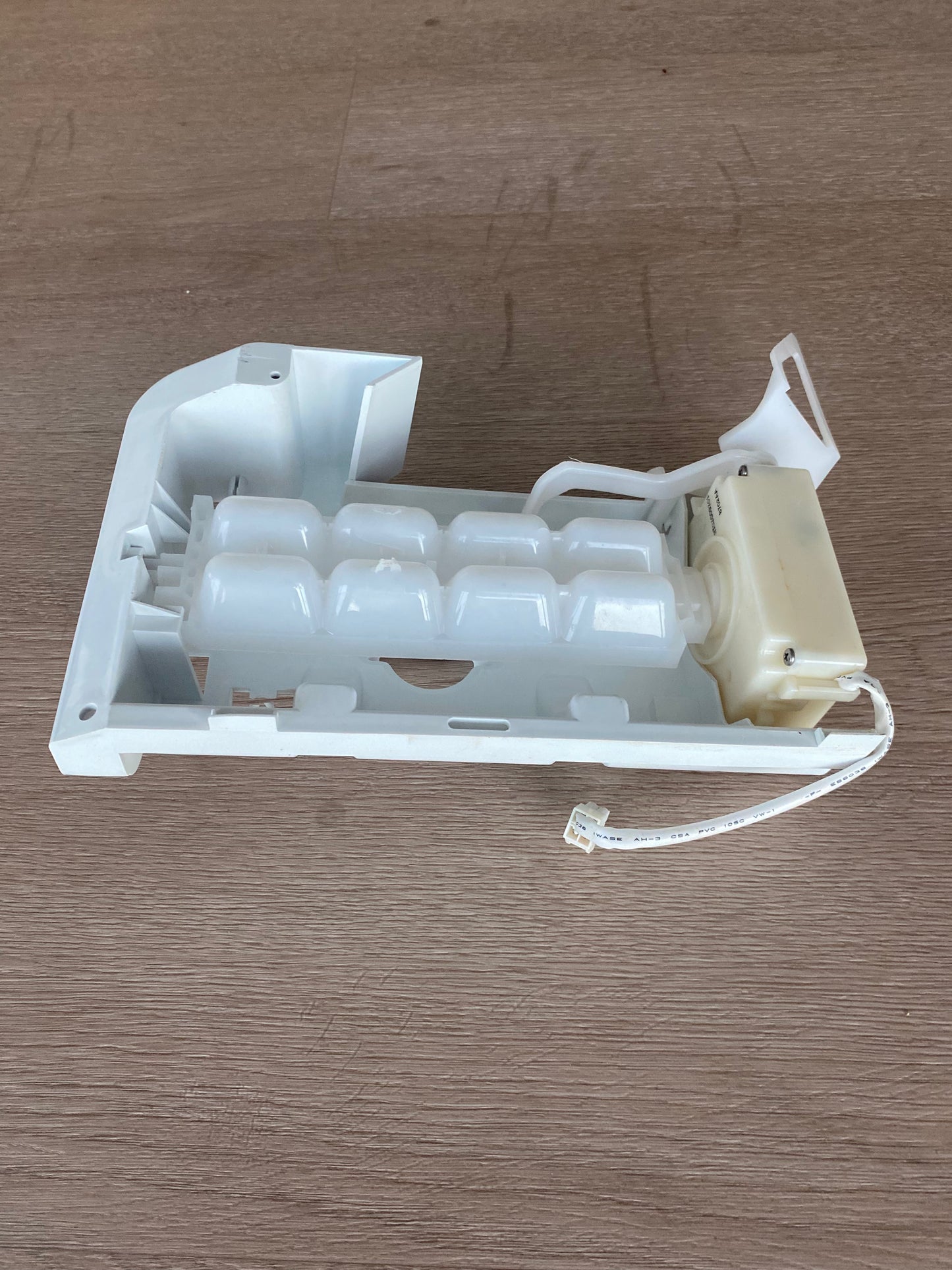 820833P Fisher & Paykel fridge freezer ice maker tray assembly