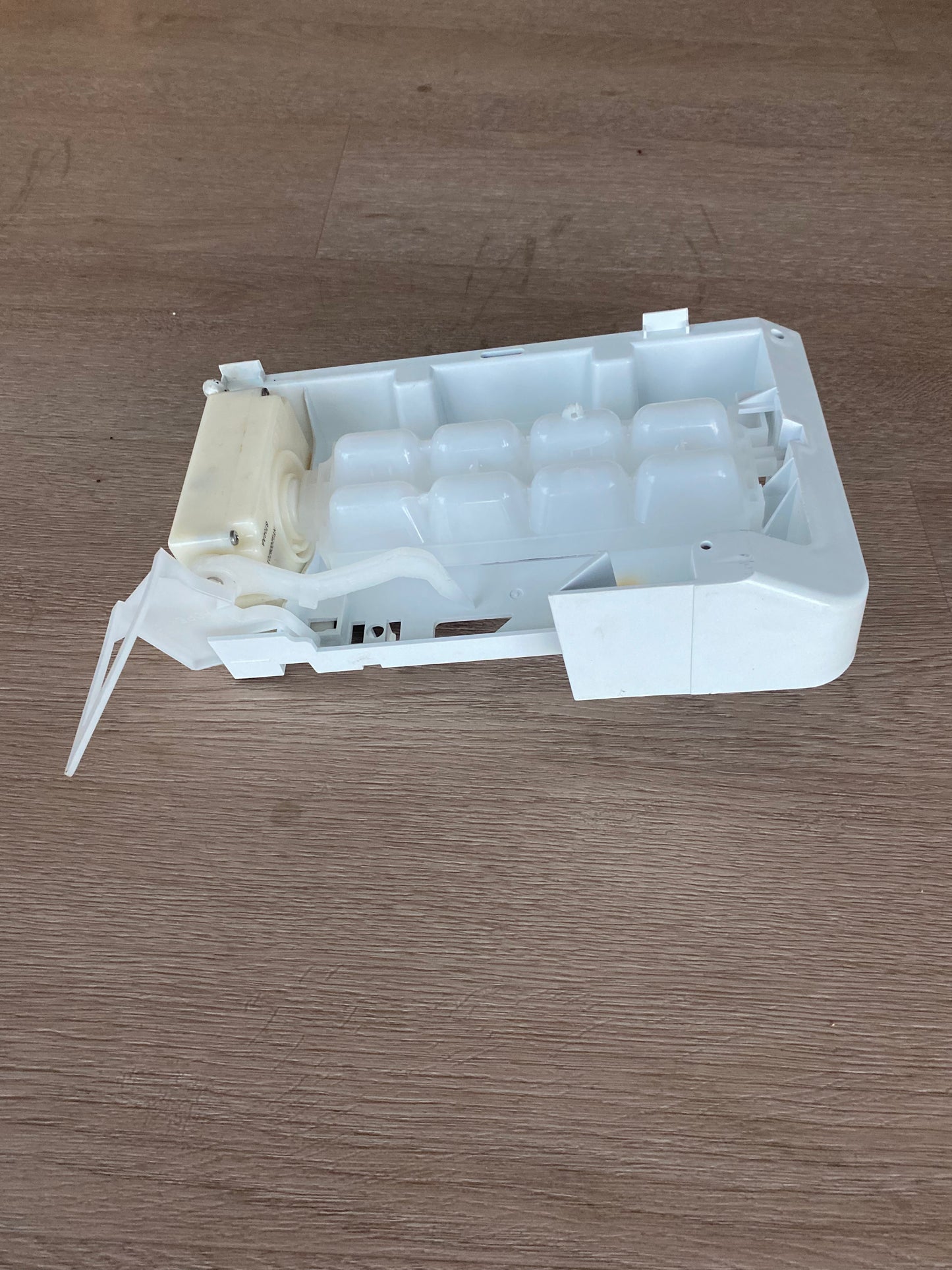 820833P Fisher & Paykel fridge freezer ice maker tray assembly