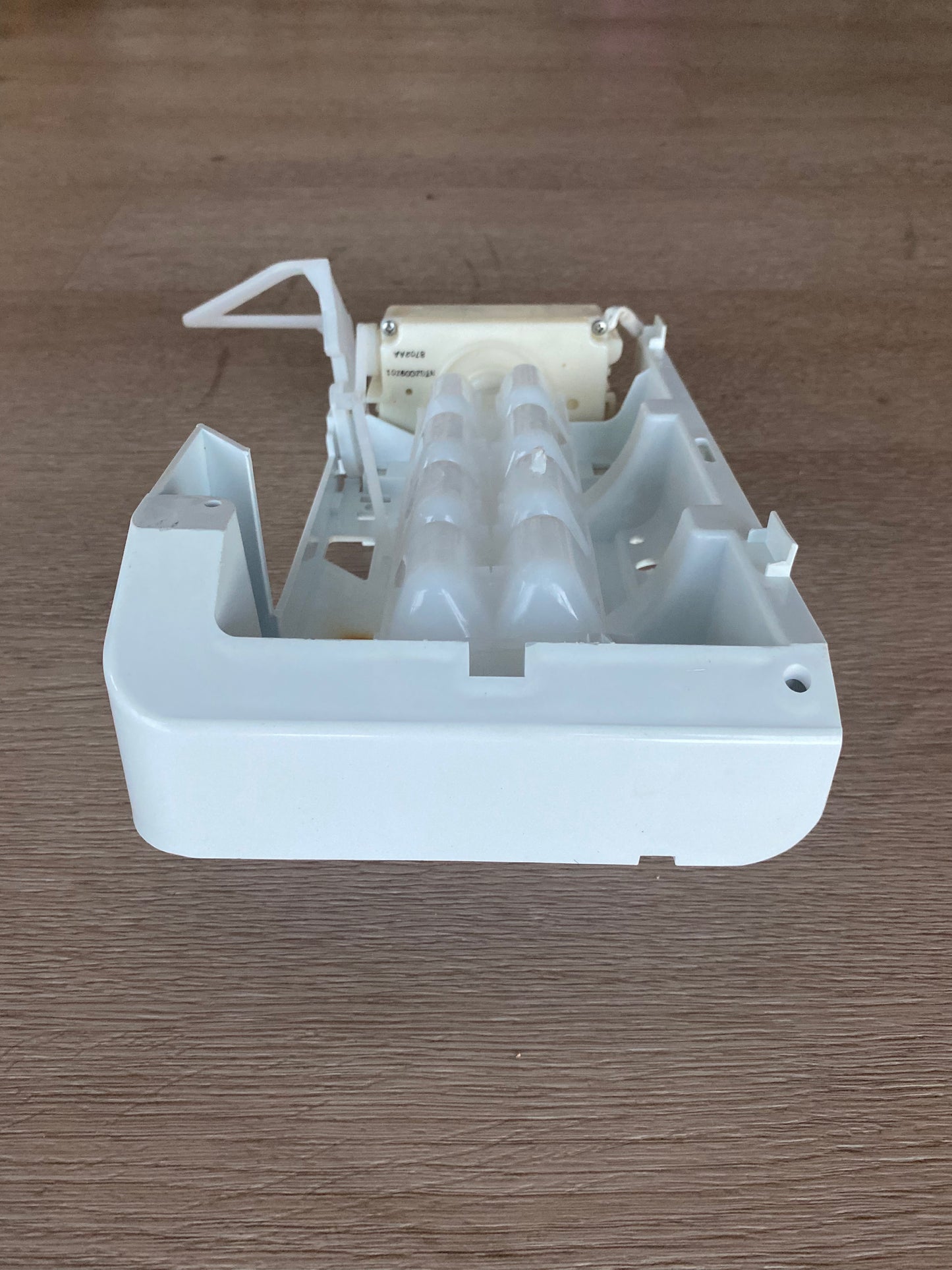 820833P Fisher & Paykel fridge freezer ice maker tray assembly