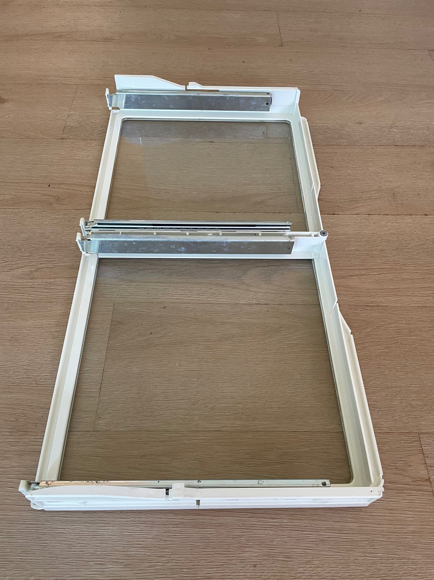 1451242 Electrolux Westinghouse fridge crisper cover with rails