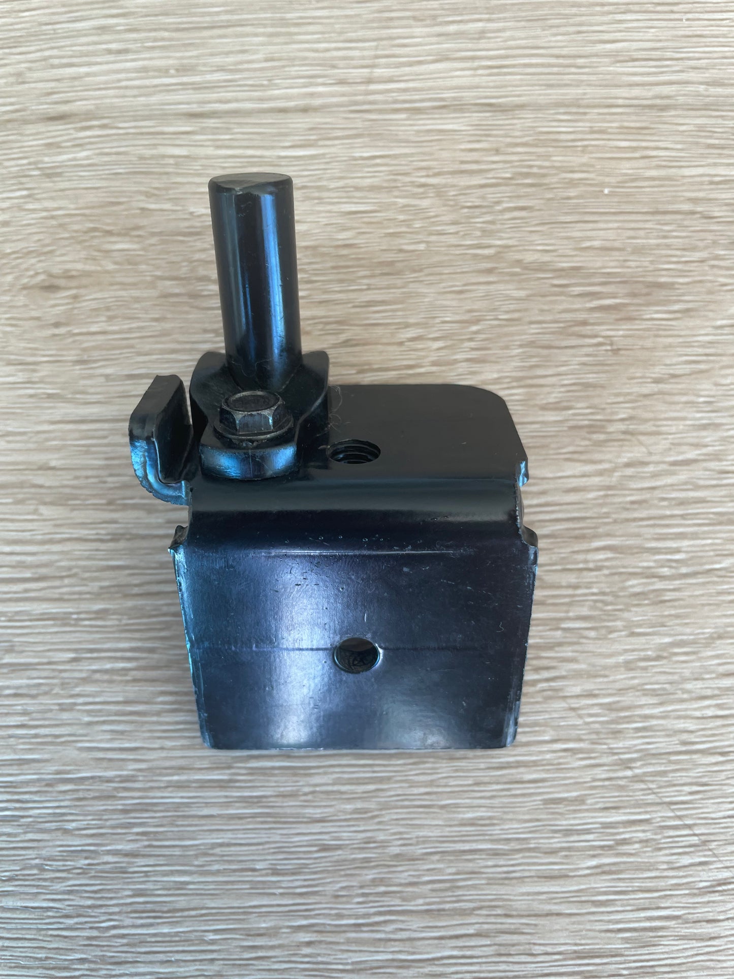 DA97-04354C Samsung side by side fridge lower bottom right RHS door hinge