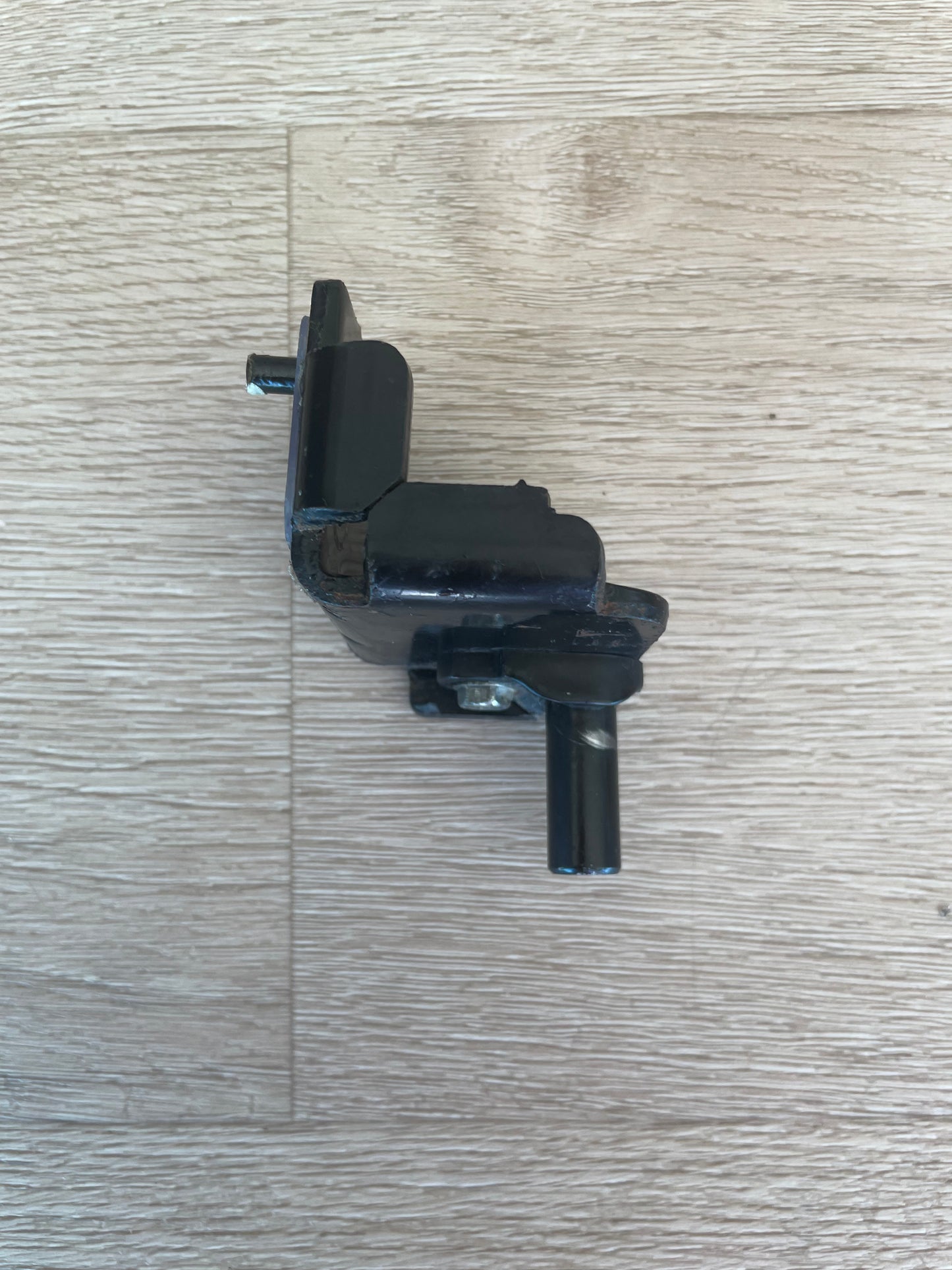 DA61-02891A Samsung side by side fridge lower bottom left hand LHS freezer door hinge