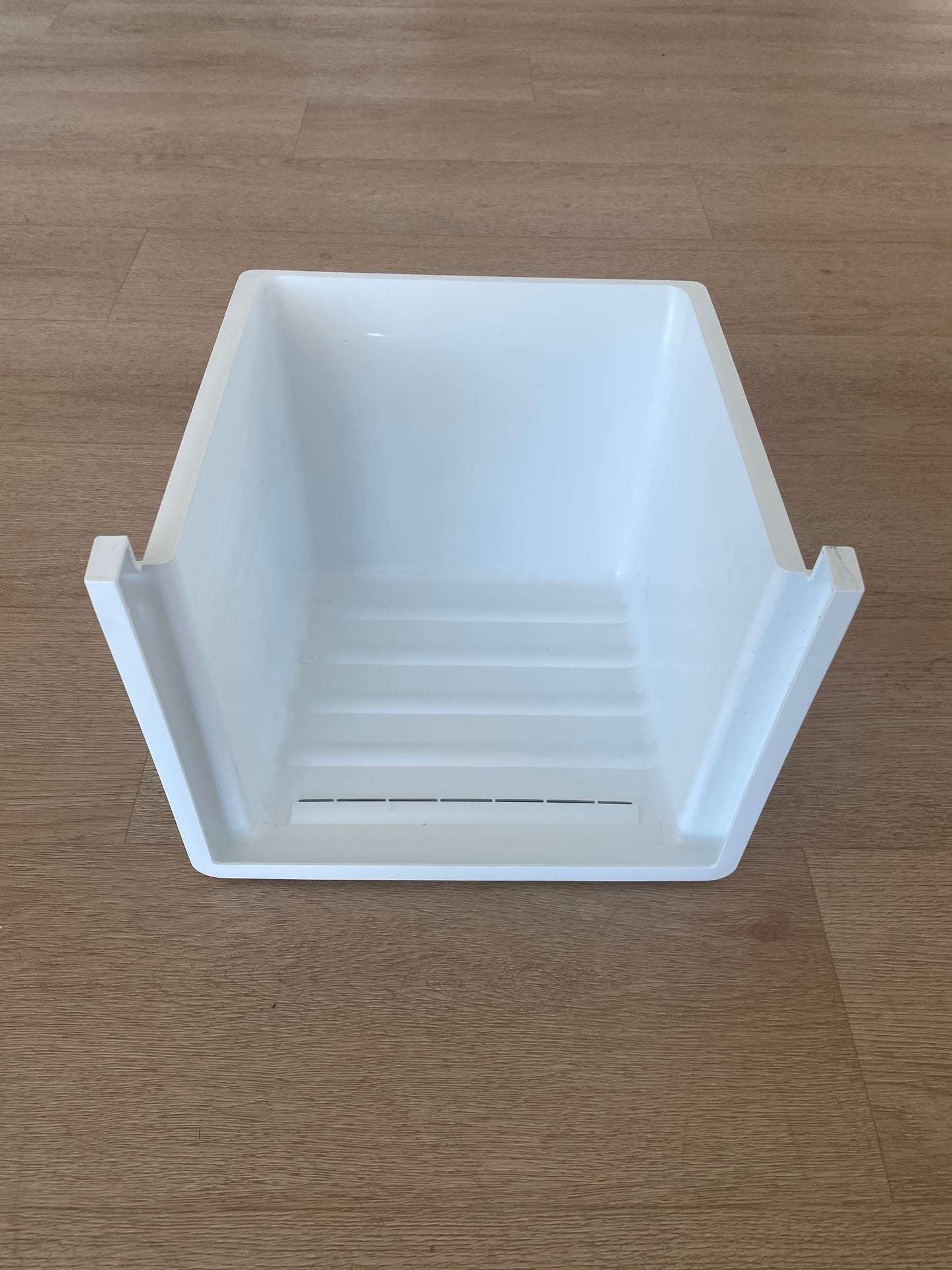 890129739 Westinghouse side by side fridge lower bottom freezer drawer bin basket storage container rear case