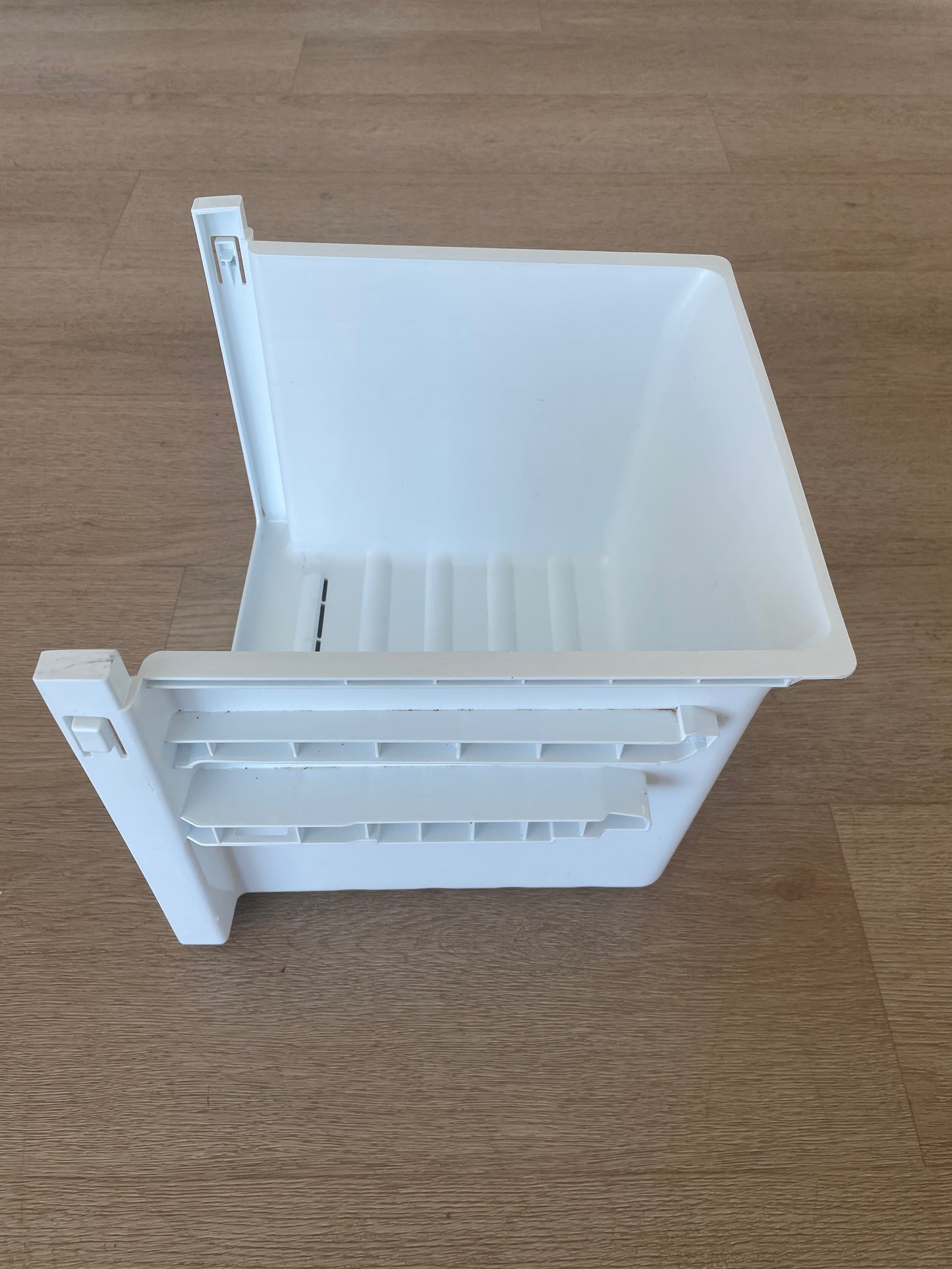 890129739 Westinghouse side by side fridge lower bottom freezer drawer bin basket storage container rear case