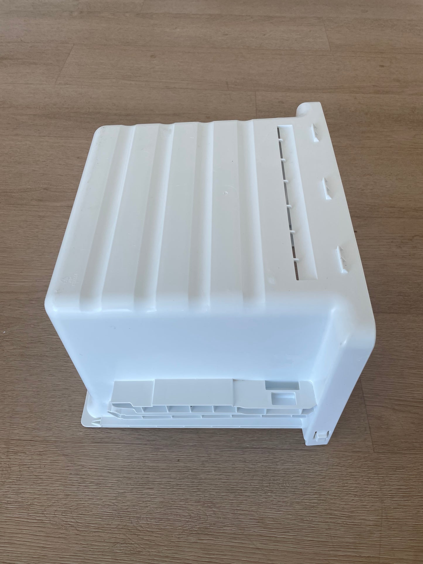 890129739 Westinghouse side by side fridge lower bottom freezer drawer bin basket storage container rear case