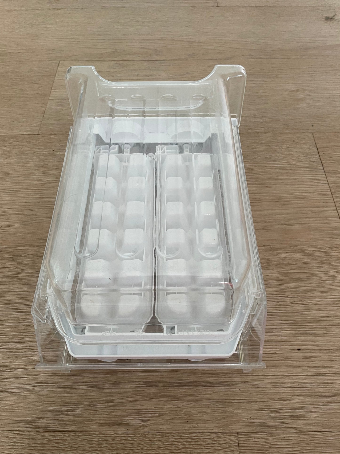 890128996 4055893194 Westinghouse side by side fridge freezer Tray Ice Twist Assembly maker