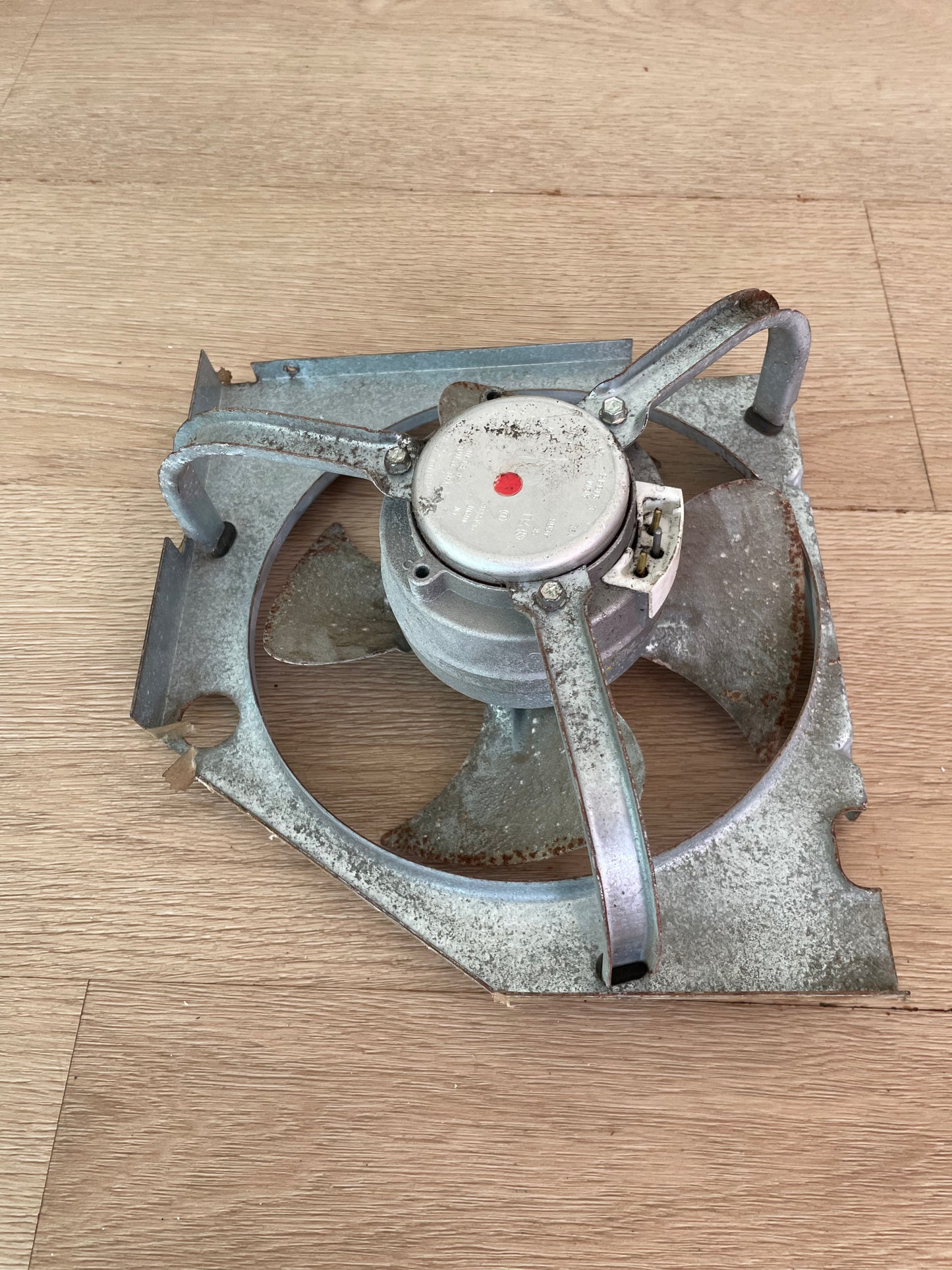 240400005 Electrolux Kelvinator Simpson Westinghouse side by side fridge freezer condenser fan shroud blade assy