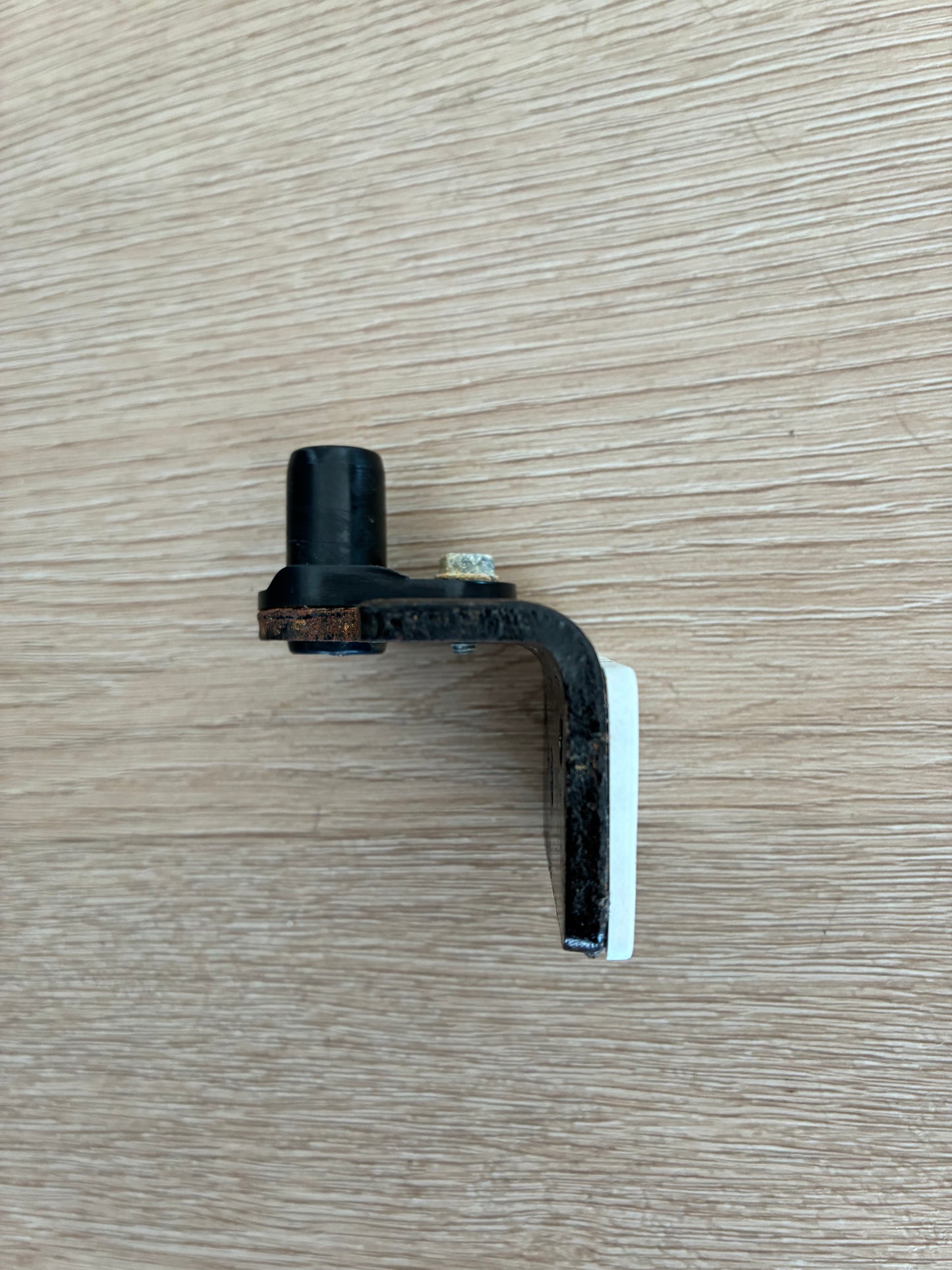 4775JQ2057C LG side by side fridge freezer LEFT hand side LHS bottom lower hinge assembly