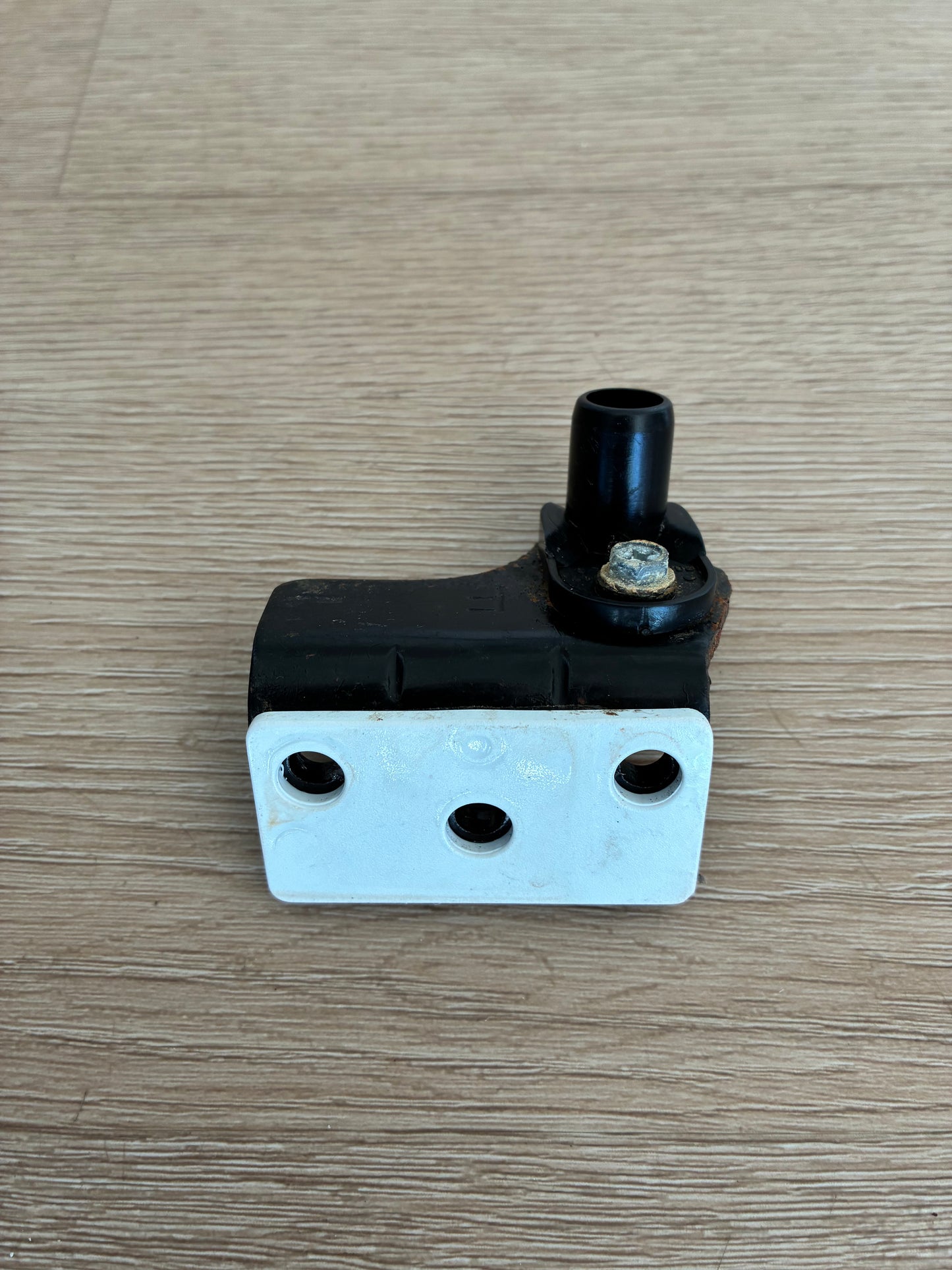 4775JQ2057C LG side by side fridge freezer LEFT hand side LHS bottom lower hinge assembly