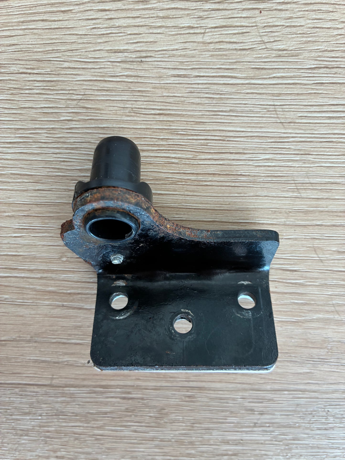 4775JQ2057C LG side by side fridge freezer LEFT hand side LHS bottom lower hinge assembly