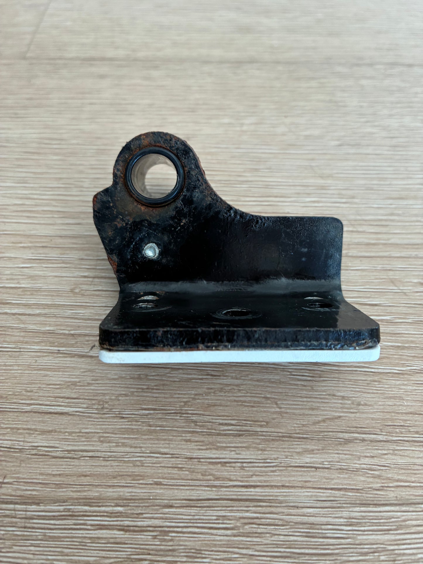 4775JQ2057C LG side by side fridge freezer LEFT hand side LHS bottom lower hinge assembly