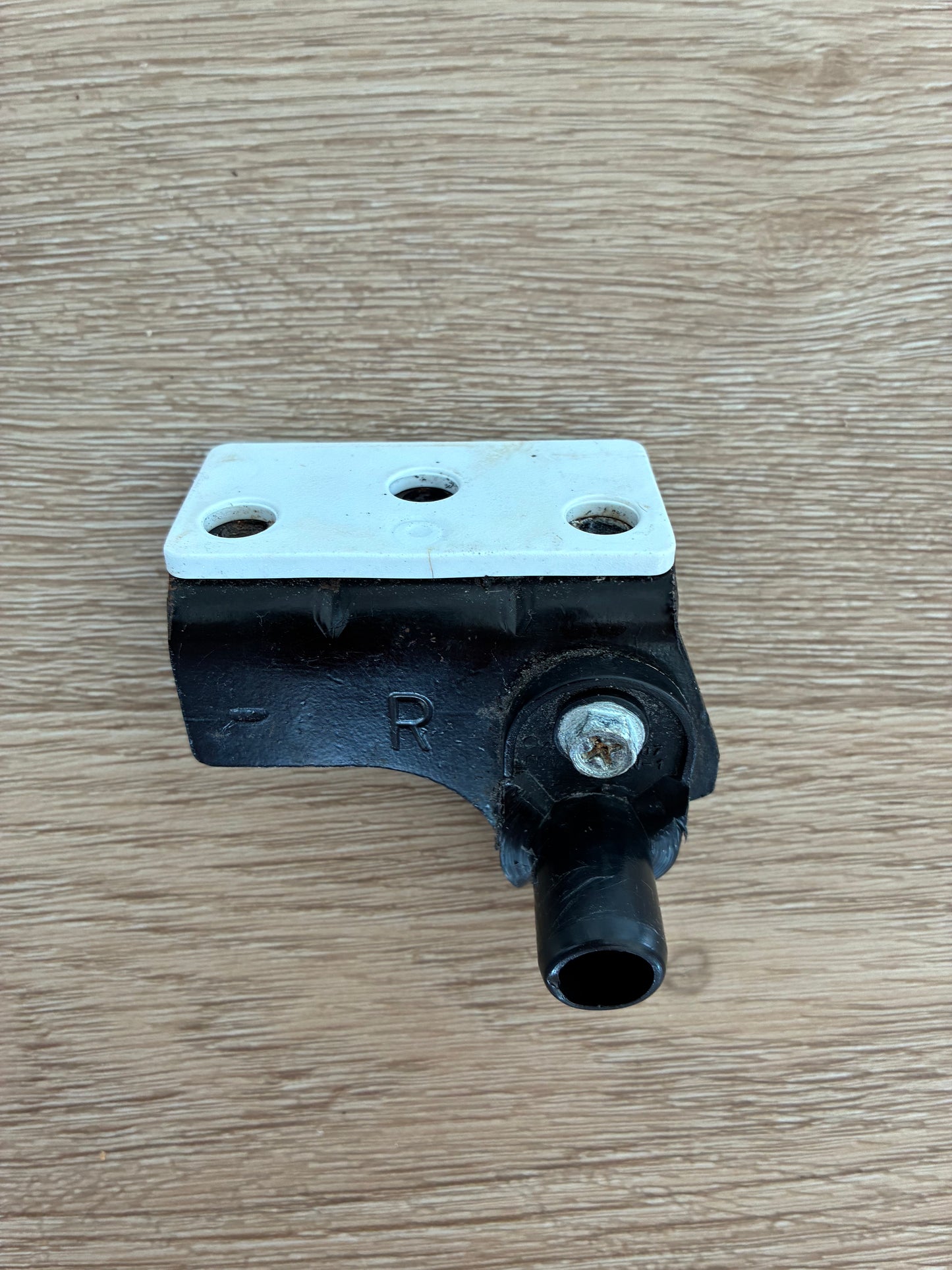 4775JQ2057D LG side by side fridge freezer RIGHT hand side RHS bottom lower hinge assembly
